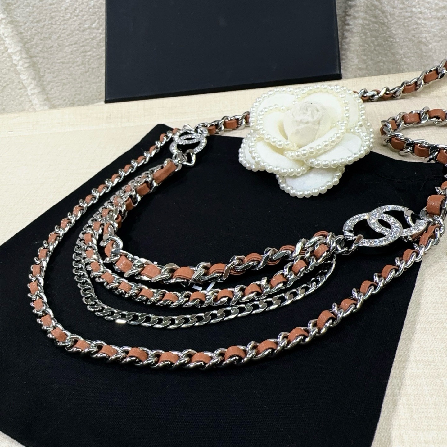 💥💥💥CHANEL 香奈儿、镶钻小五金搭配编织皮腰链、经典优雅、时尚百搭，长度：均码，