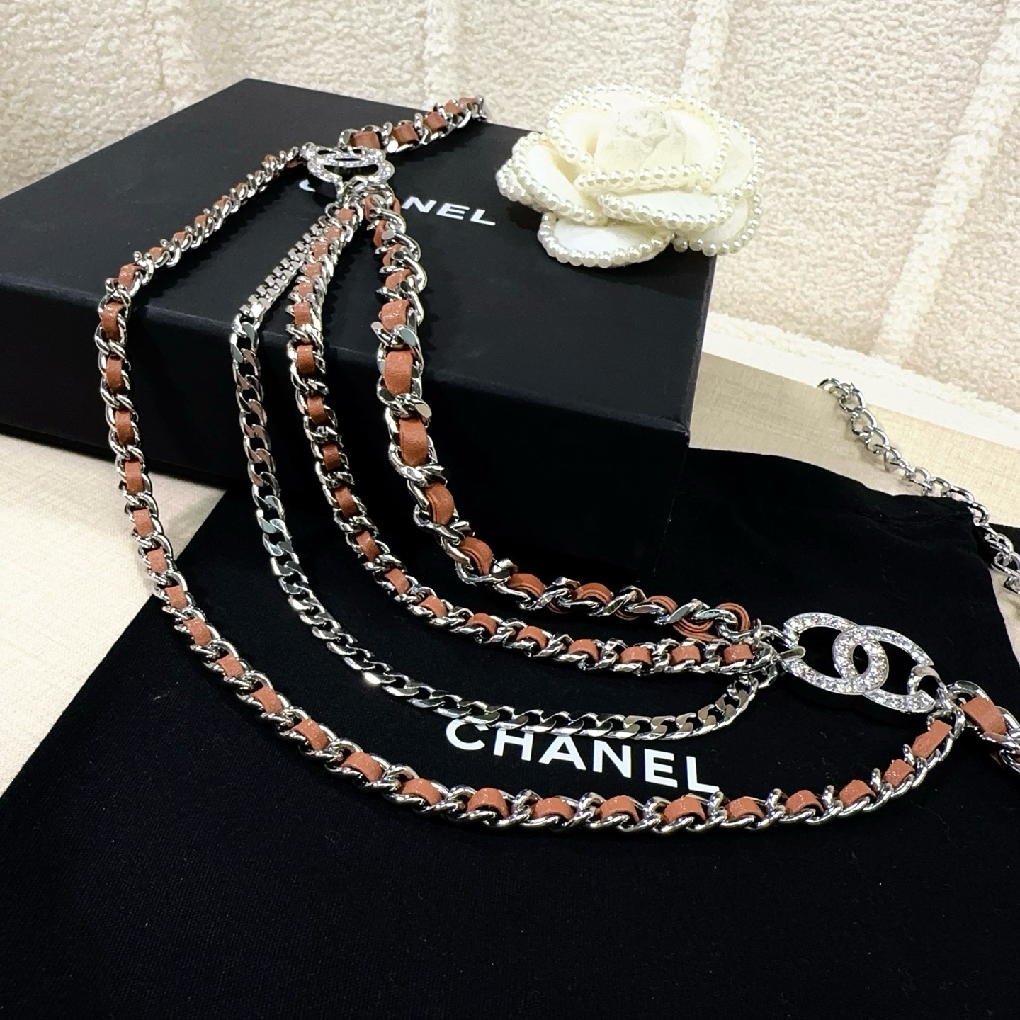 💥💥💥CHANEL 香奈儿、镶钻小五金搭配编织皮腰链、经典优雅、时尚百搭，长度：均码，
