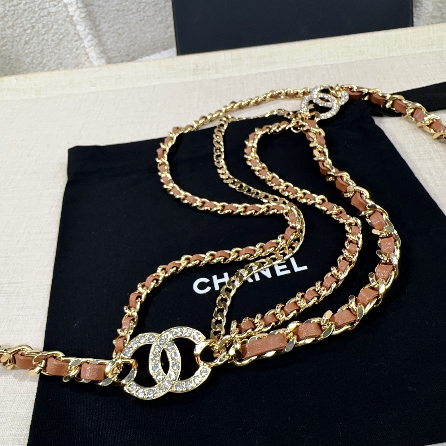 💥💥💥CHANEL 香奈儿、镶钻小五金搭配编织皮腰链、经典优雅、时尚百搭，长度：均码，