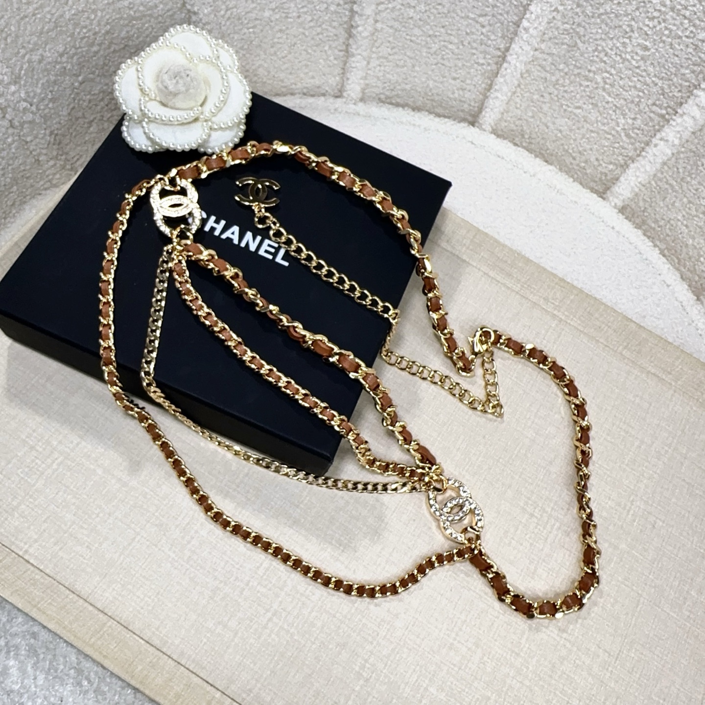 💥💥💥CHANEL 香奈儿、镶钻小五金搭配编织皮腰链、经典优雅、时尚百搭，长度：均码，