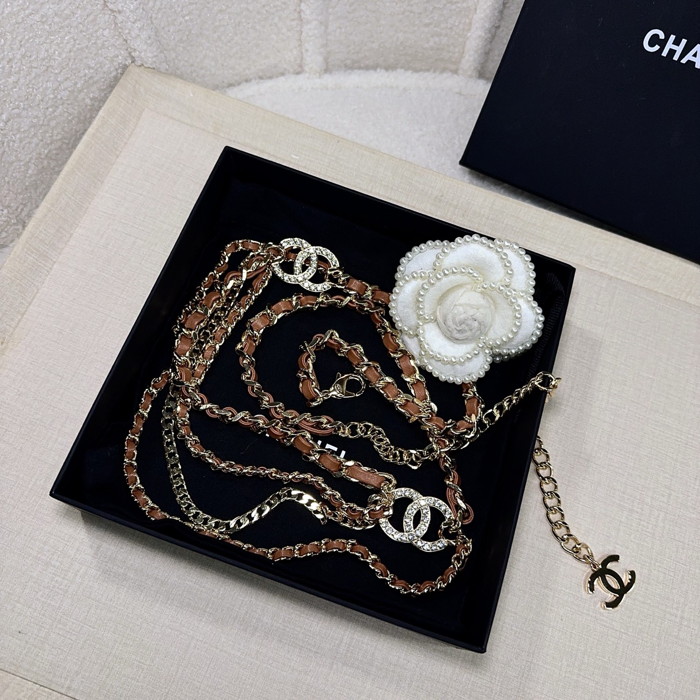 💥💥💥CHANEL 香奈儿、镶钻小五金搭配编织皮腰链、经典优雅、时尚百搭，长度：均码，