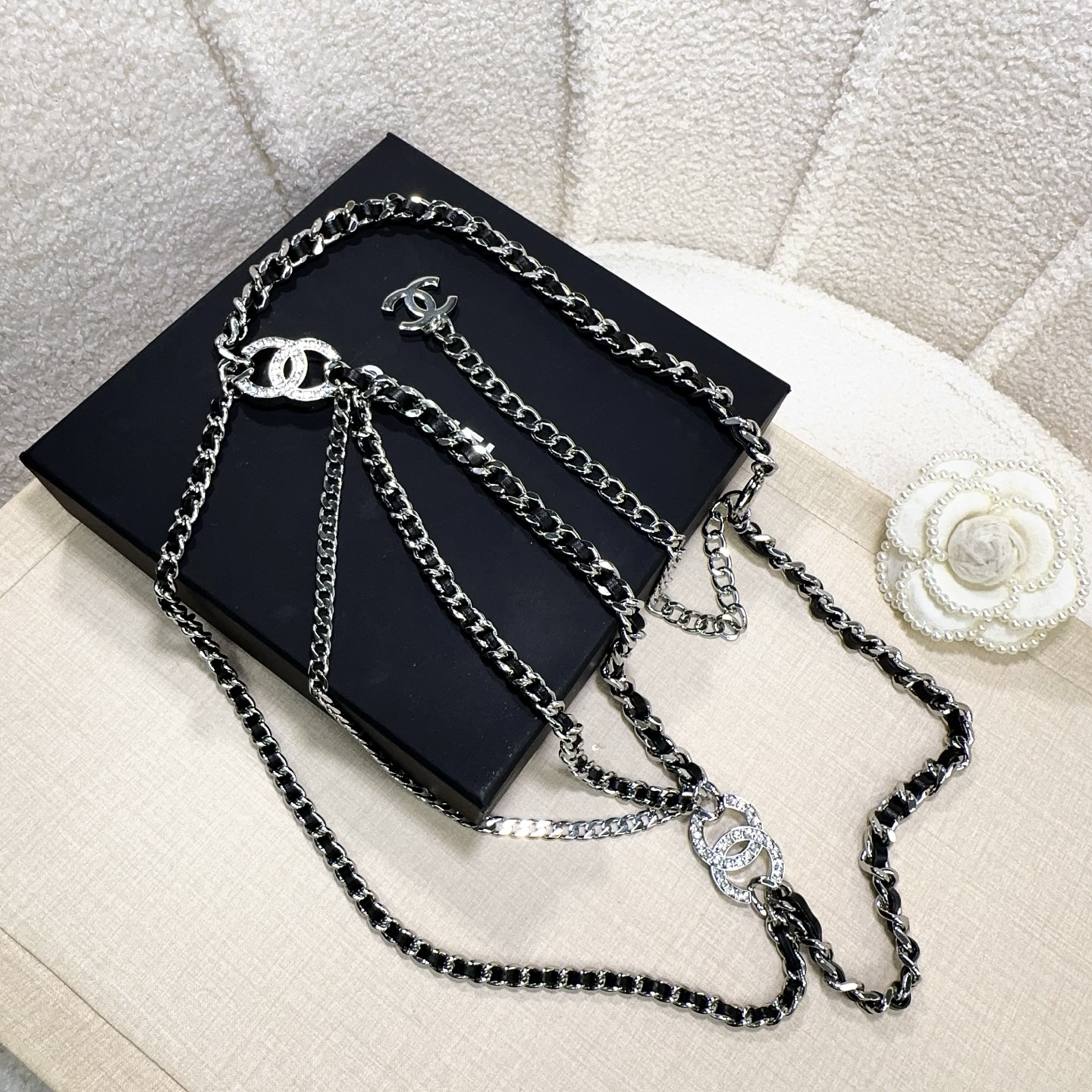 💥💥💥CHANEL 香奈儿、镶钻小五金搭配编织皮腰链、经典优雅、时尚百搭，长度：均码，