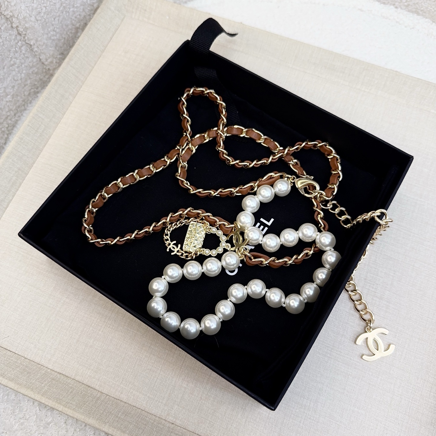 💥💥💥CHANEL 香奈儿  手工编皮珍珠腰链，优雅气质，时尚品味🌹🌹🌹，长度：均码，