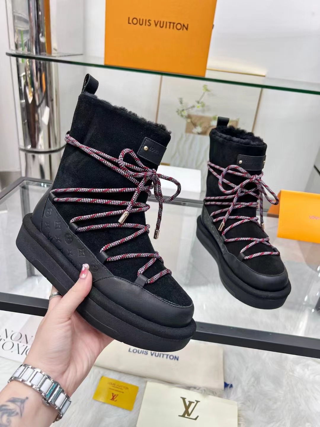 Louis Vuitton qualité du miroir
 Bottes De Neige Cuir de vache Peau mouton