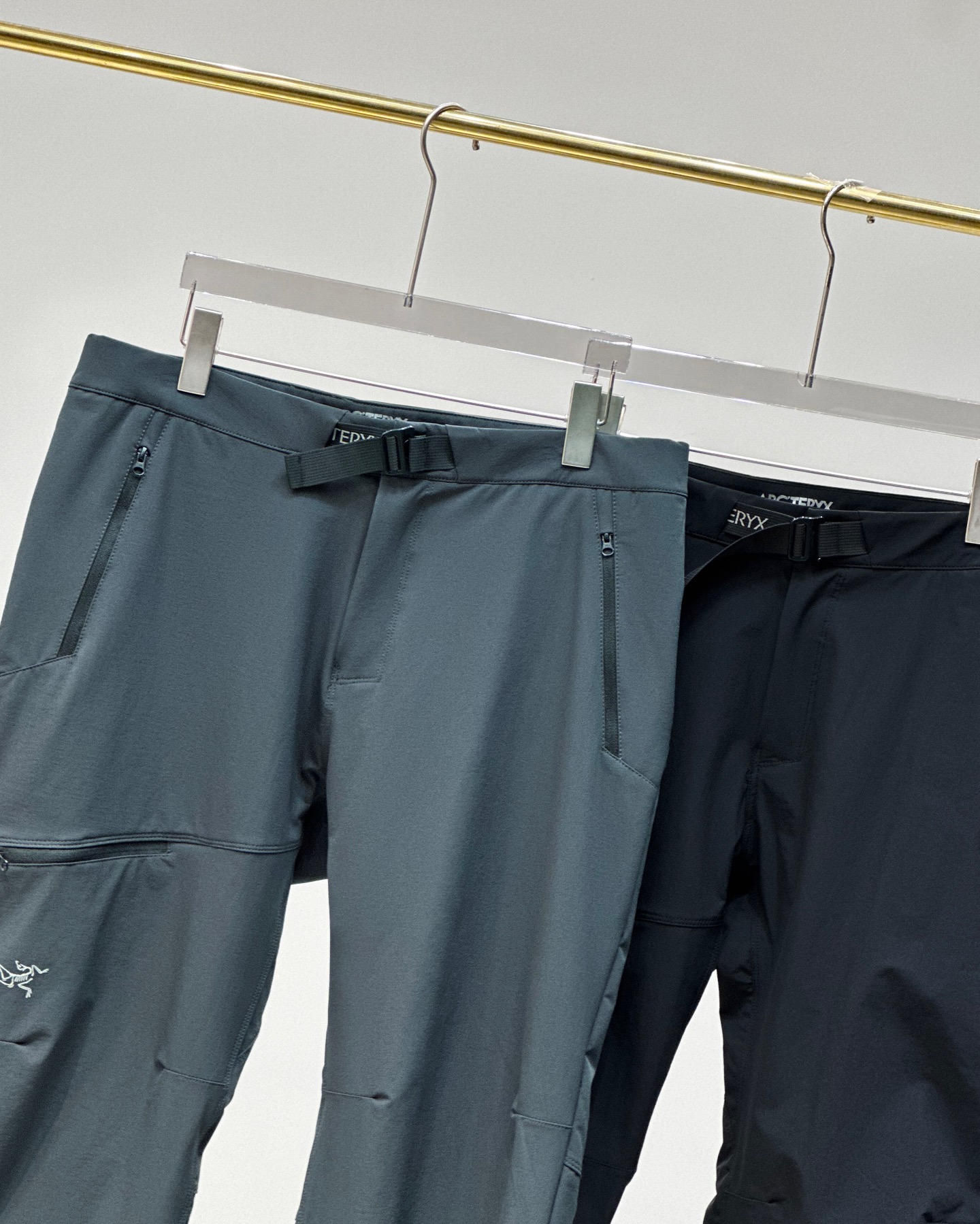 💰115
始祖鸟/ARC‘TERYX*男款防风户外多功能休闲速干机能长裤!不知如何形容它得舒适!好裤子就是不一样!首先这款裤子采用客供户外防泼水面料,柔软舒适!面料弹性具柔软舒适!且具有优异的耐用型,始Z鸟男款轻便灵活快干立体剪裁徒步运动裤 ,立体裁剪更修身, 更加适合运动,质感耐磨有增强, 整体户外标准风格。 特点:采用TerraTex面料,富有弹性、柔软舒适, 此面料具有优异的耐用性、透气性和吸湿排汗性能。 定位:轻便快干、弹力强,修身剪裁的远足短裤 剪裁:修身剪裁。 本款裤子面料带弹力!包容性强!耐磨抗撕裂而速干,富有高弹性,透气面料,能使水蒸气散去,助调节体温,提高穿着舒适度,保暖防风功能性很好表层是防风防泼水的!松紧腰+抽绳设计可自由调节大小,隐藏式拉链口袋,安全性非常好!而且裤型也非常赞!真正的3D立体剪裁!这款裤子简约大气,不分年龄段!无论是平时穿或者是户外登山钓鱼的兄弟们都说最佳选择,可休闲户外,兼顾城市超实用多用途性,喜欢的不要犹豫!
颜色:黑色 灰色
尺码:M-3XL
M 裤长98 臀围104
L 裤长100 臀围109
XL裤长102 臀围114
2XL裤长104 臀围119
3XL裤长106 臀围124
👉