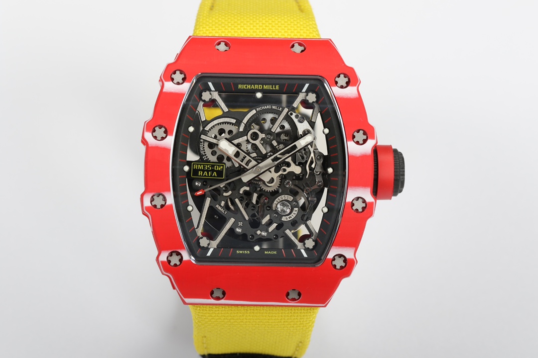 NO:764425,『RICHARD MILLE』 Richard Mille / double spring, [integrated movement, white sapphire shock absorber] This is the first work in this series equipped with an automatic winding movement, and the entire case is made of full carbon fiber material. The RM35-02 case is made of NTT  Made of carbon fiber, it is characterized by lightness, color retention and durability, and the surface texture is delicate and natural. The case has super impact resistance and can easily withstand any strenuous sports. The case is slim and fits the hand, and the original size is 49.5mm/44.5mm/13.05mm. Equipped with RMAL1  An automatic winding movement with a swing frequency of 28800vh and dual barrels providing 55 hours of power storage. The main plywood and bridge plates of the movement made of grade 5 titanium are decorated with VD coating, which is full of modern aesthetics, even for those who are not too obsessed with technology.  You can appreciate the unique mechanical aesthetic. (Pay attention to the true integrated movement, the moving balance spring, the white sapphire shock absorber on the movement surface, the white sapphire shock absorber and adjuster outer pile on the bottom of the movement, the real movement gears, the carbon black gear at 12 o'clock, and say goodbye to the fake plywood movement.)  'Perspective' is a consistent feature of Richard Mille. RM 35-02 specially adds a striking luminous pattern on the top of the hour, minute and second hands, which facilitates reading without compromising its transparency. The back of the watch is made of anti-reflective sapphire crystal glass mechanical watch.19860909『RICHARD MILLE』 理查米尔 / 双发条,【一体机芯 白宝石避震】 这是该系列第一枚搭载自动上链机芯的作品,并且别出心裁地使用全碳纤维材料来制作整个表壳. RM35-02 表壳以NTT 碳纤维打造,特点是轻盈、保色与耐用,且表面纹理细腻自然独特；表壳具备超强的抗冲击力,任何剧烈体育运动都能轻松承受.壳套纤薄贴手,原品尺寸为49.5mm/44.5mm/13.05mm 搭载RMAL1 自动上链机芯,摆频28800vh,双发条盒提供55小时动力存储.由5级钛制作的机芯主夹板、桥板等经过VD镀层的装饰,富有现代风格的美感,即便对于技术不太执着的人也可以体味到独特的机械审美.（注意真一体机芯,会动摆轮游丝,机芯面白宝石避震器,机芯底白宝石避震器和调整器外桩,机芯齿轮真实,12点位置碳黑齿轮,告别假夹板机芯.） 「透视」是 Richard Mille 一贯的特色,RM 35-02 特别在时分秒指针顶端添加了醒目的夜光图案,方便读时的同时不损害其通透性.表背选择了防反射的蓝宝石水晶玻璃机械腕表 ,,,Watch