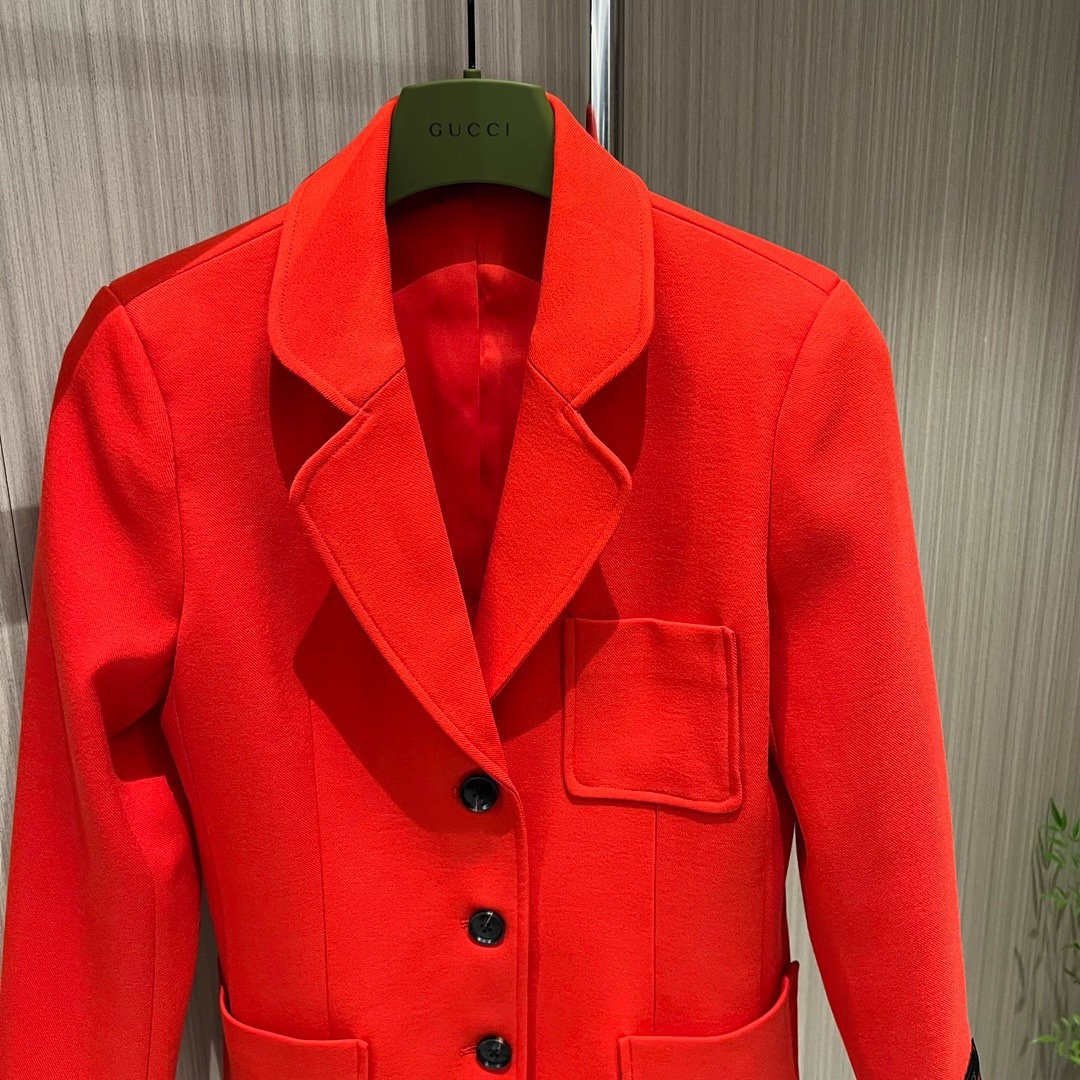 新款新年圣诞红色西装外套袖口经典标签装饰修身百搭休闲必备SML