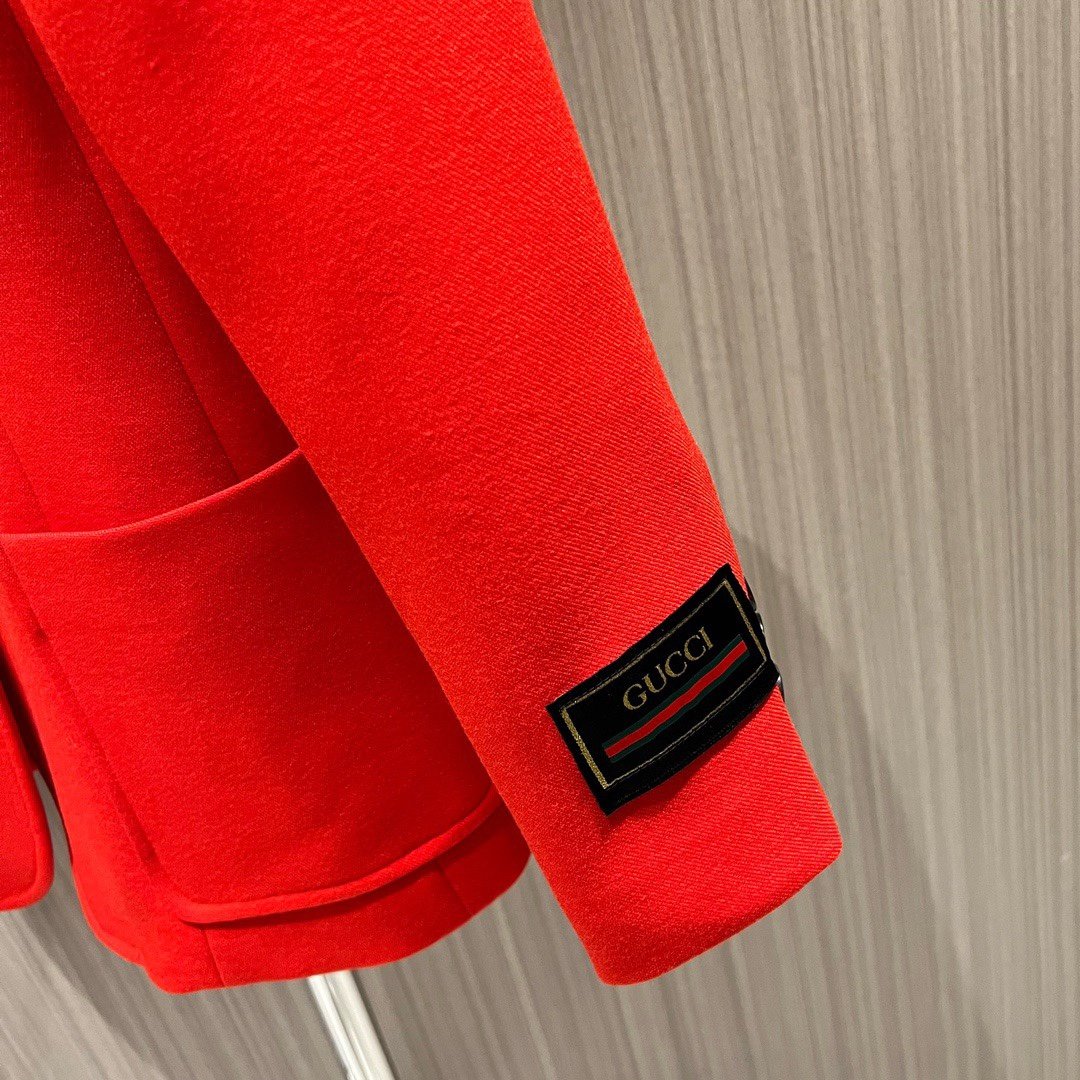 新款新年圣诞红色西装外套袖口经典标签装饰修身百搭休闲必备SML