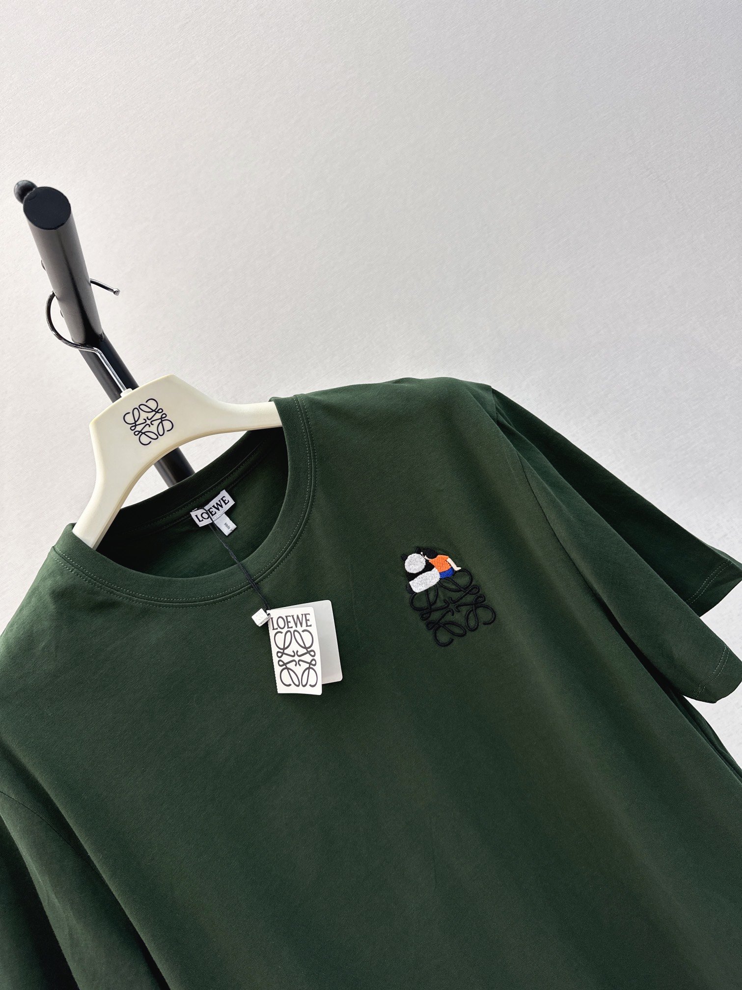 独家首发Loew*xSunaFujita联名系列24Ss早春最新款本季必入小可爱刺绣图案高级色调短袖T恤