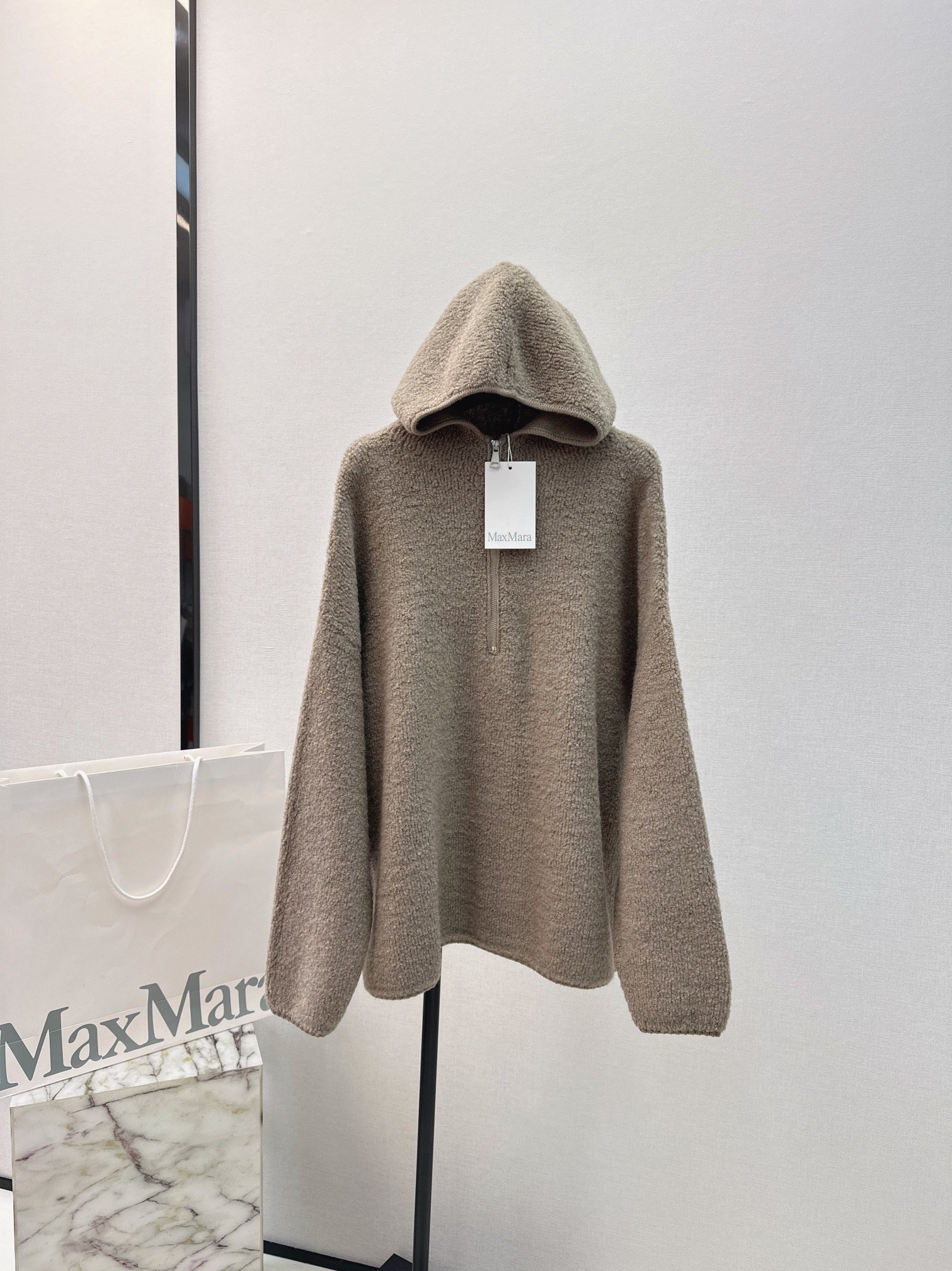 Max24Ss早春最新款氛围感慵懒连帽毛衣高级的毛圈纱线精织而成上身巨洋气宽松慵懒的版型上身时髦又好看慵