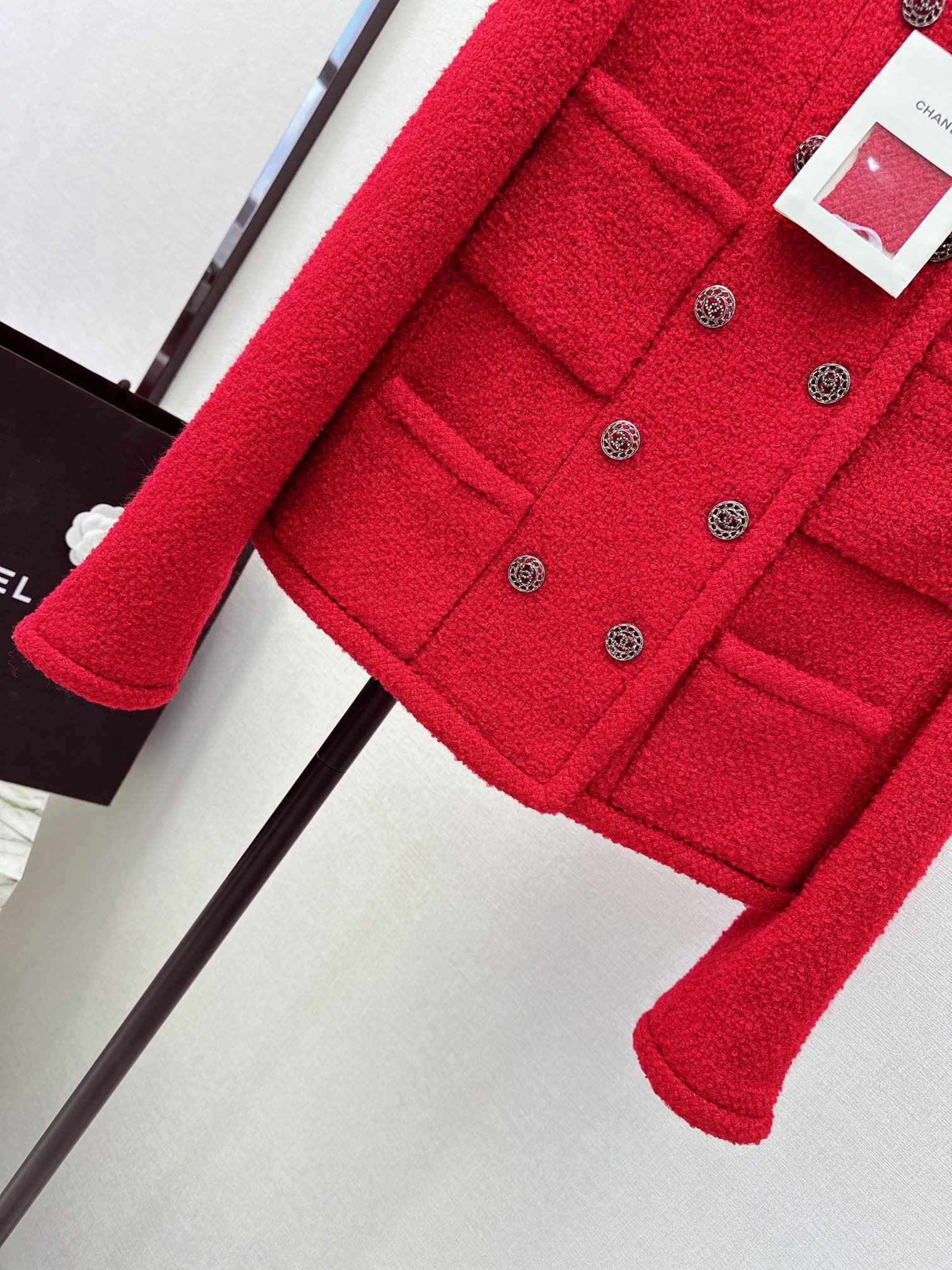 最美中国红C家24Ss早春最新款细节图实拍复古正红色圆领外套️绝对节日必备颜色巨显肤白轮廓型剪裁日常好驾