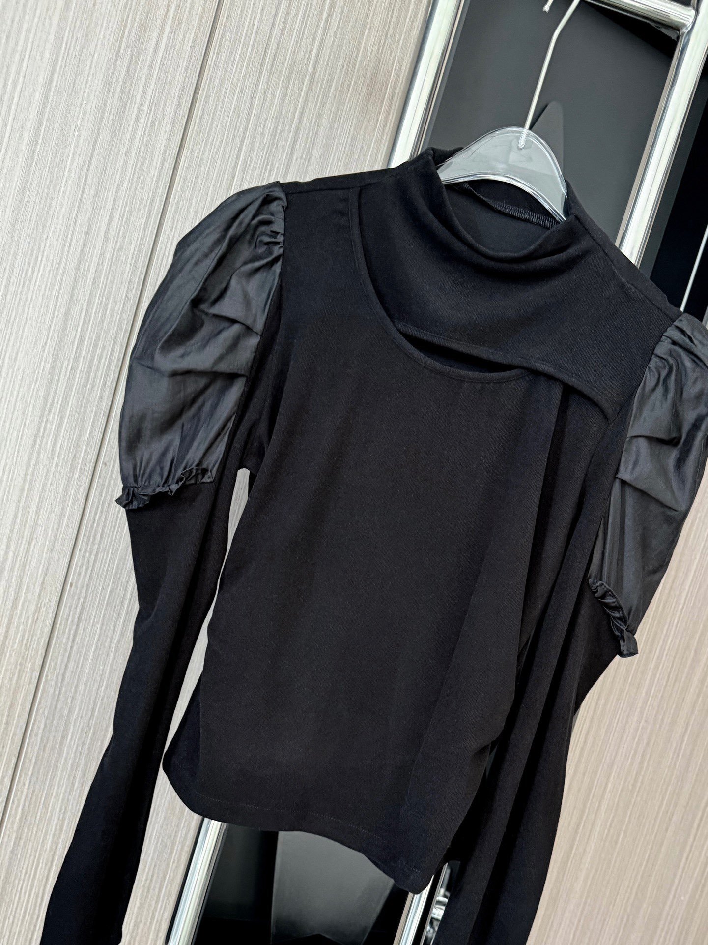 独家首发Miu24Fw基础款泡泡袖打底衫太高级了坑条设计巨显瘦包裹性回弹性逗超棒适合辣妹的穿搭风格文艺时