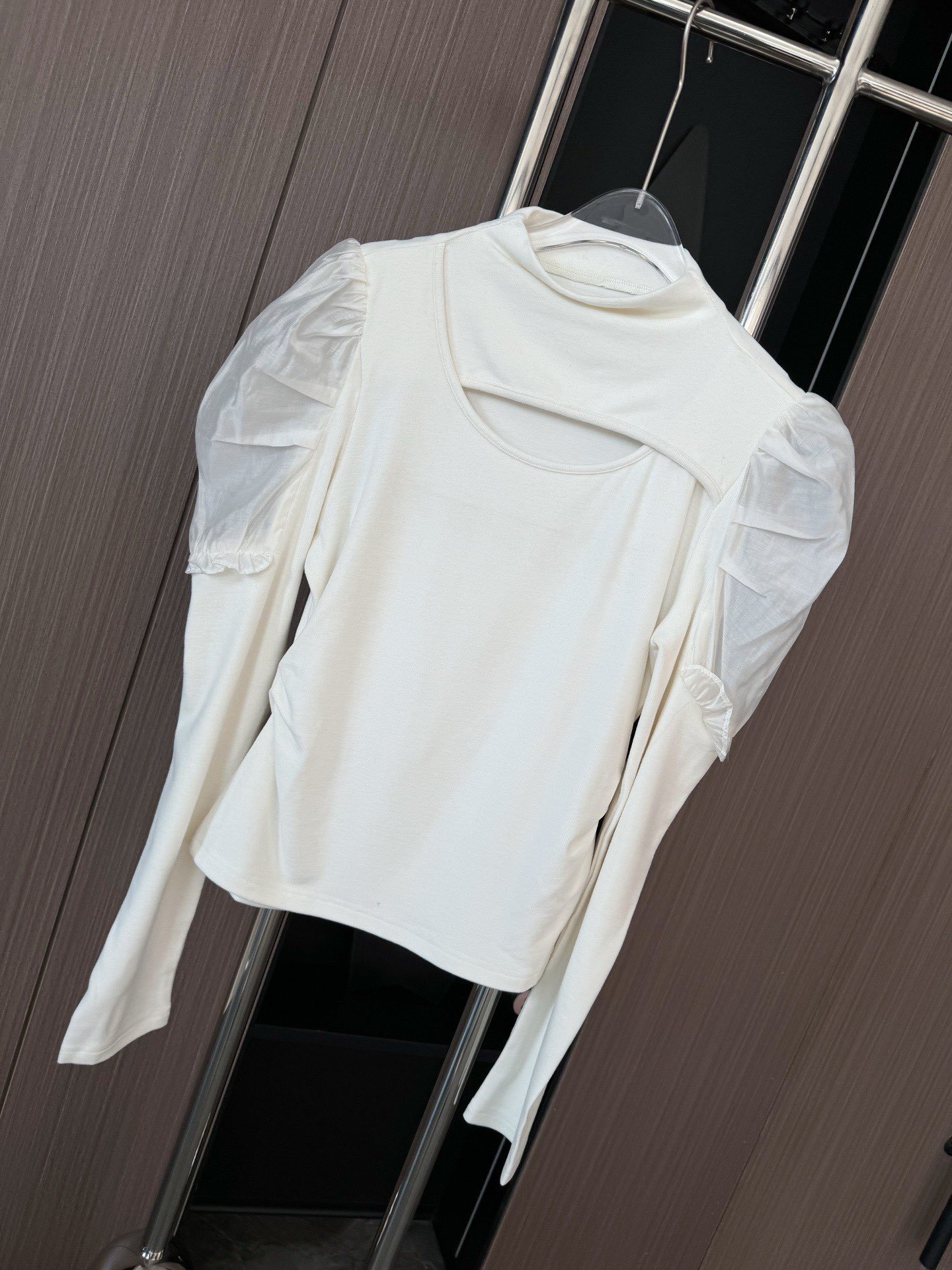 独家首发Miu24Fw基础款泡泡袖打底衫太高级了坑条设计巨显瘦包裹性回弹性逗超棒适合辣妹的穿搭风格文艺时