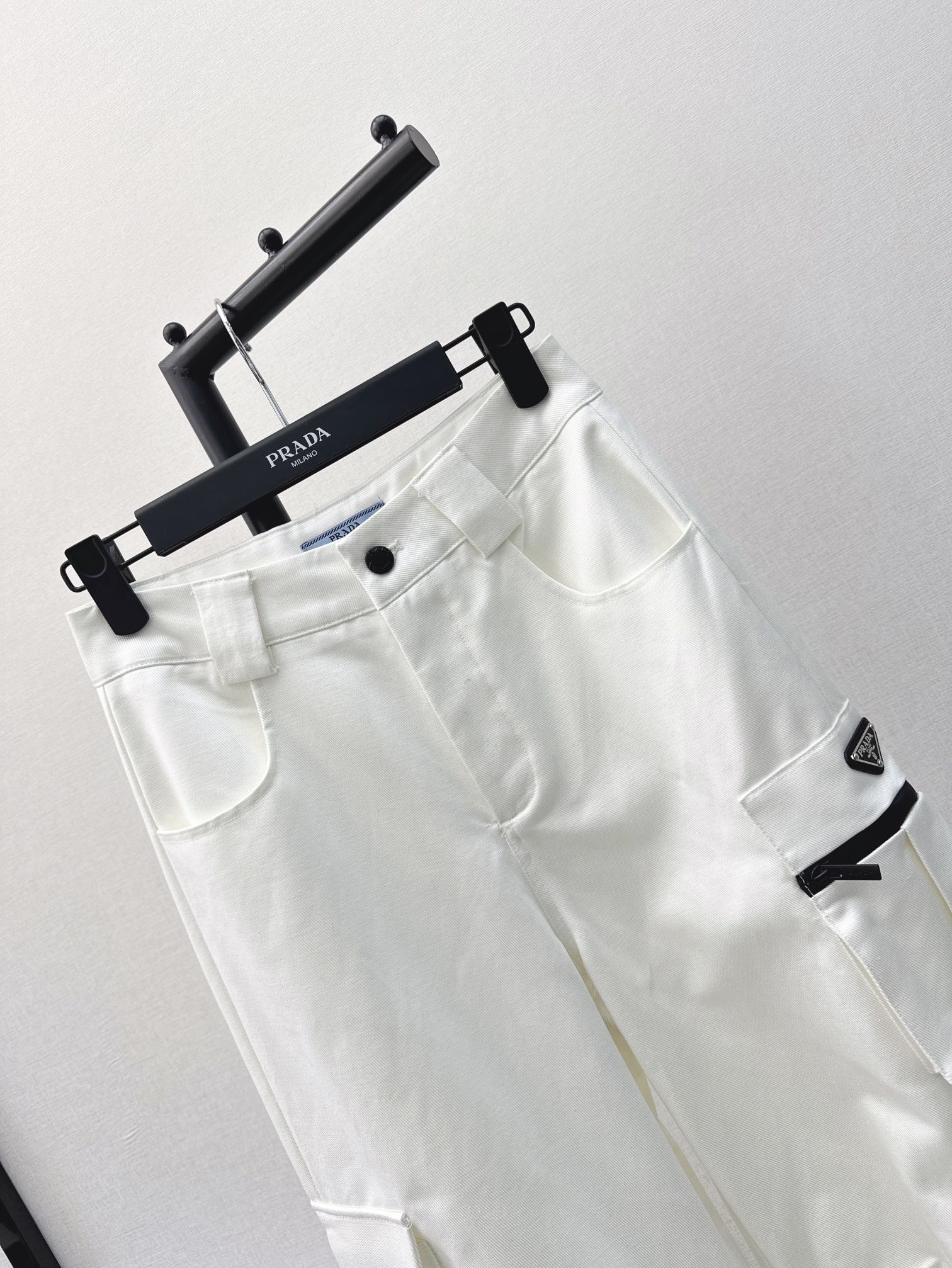 独家首发PD24Ss早春最新款口袋经典三角标设计工装风直筒裤双侧口袋设计一整个时髦的工装裤子非常百搭好穿