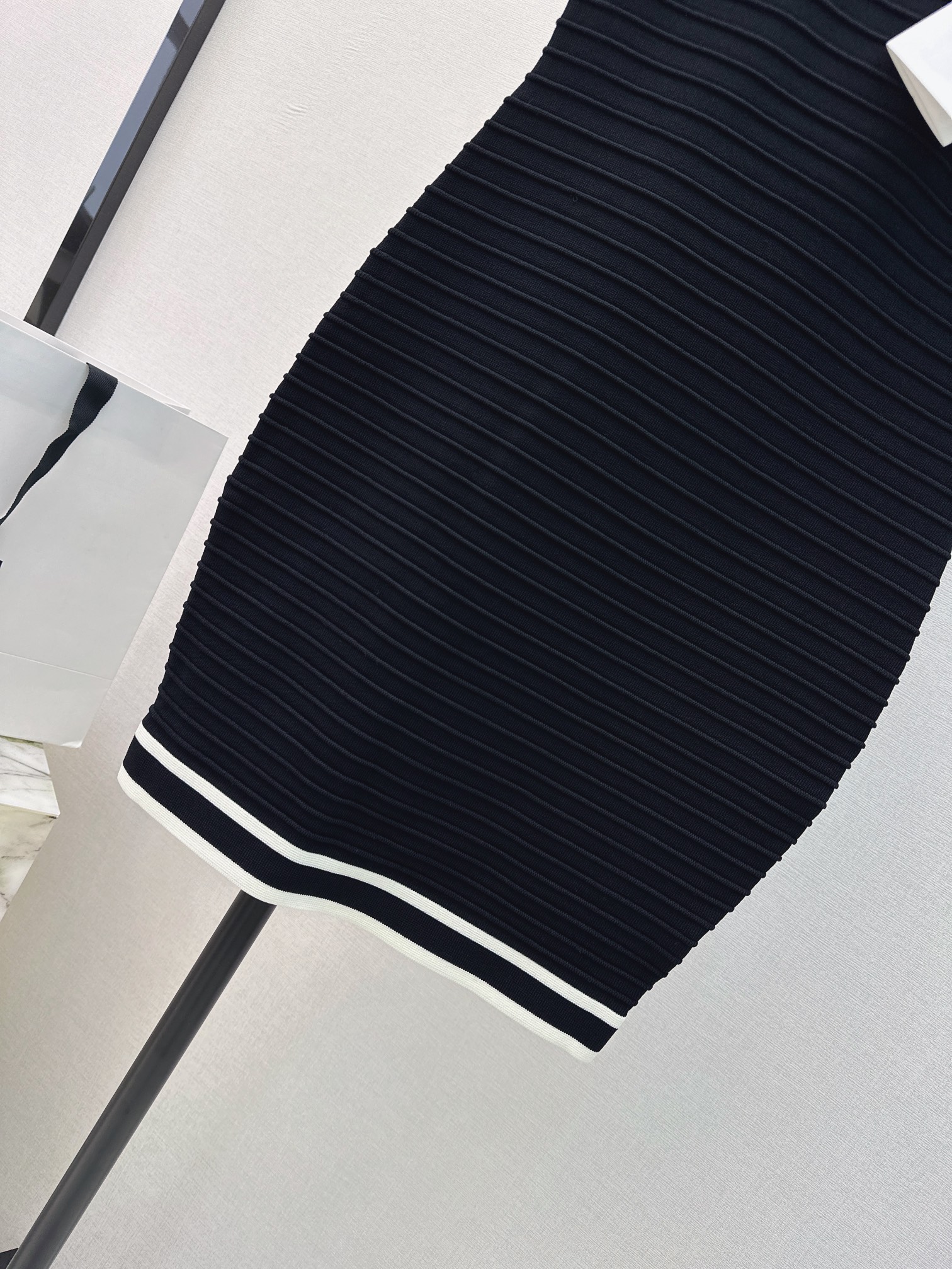 独家首发Bal24Ss春夏最新款最新款氛围感金扣装饰短针织吊带裙yb开发重磅针织面料重磅高级拿到手特别有