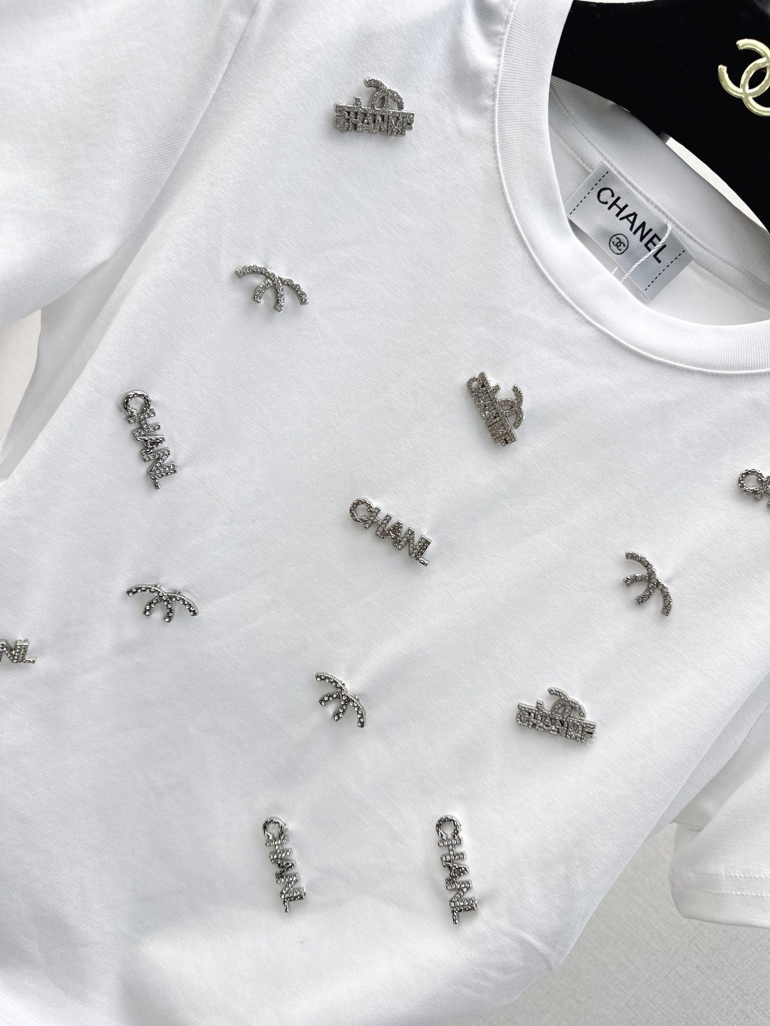 时髦单品C家24Ss春夏最新款Mini修身T恤轻松打造时髦感超吸睛的纯欲风单品️不会出错的简约款高弹修身