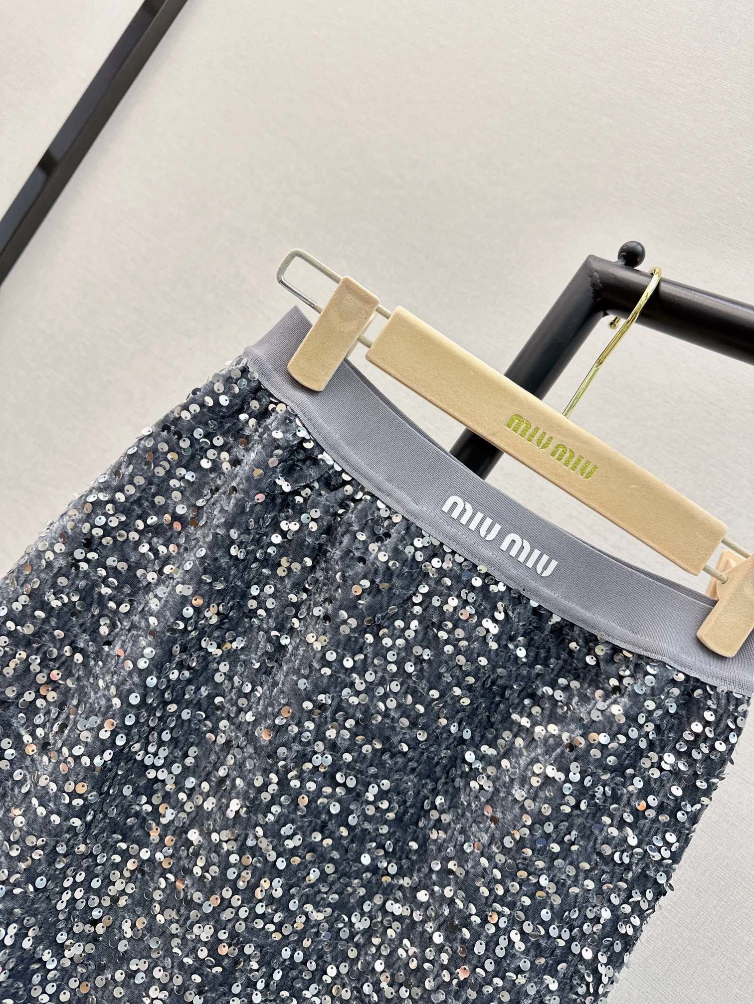 Miu24Ss春夏最新款logo织带亮片半裙高级感调调建议秒收非常好搭配各种T恤外套叠穿时髦造型必备字母