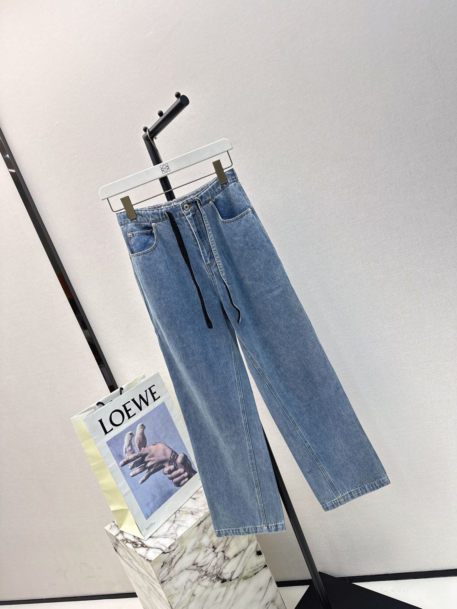 长腿必备款Loe24Ss春夏最新款抽绳直筒牛仔裤时髦精必入款直筒的版型整体线条流畅又笔直实现简约法式平衡