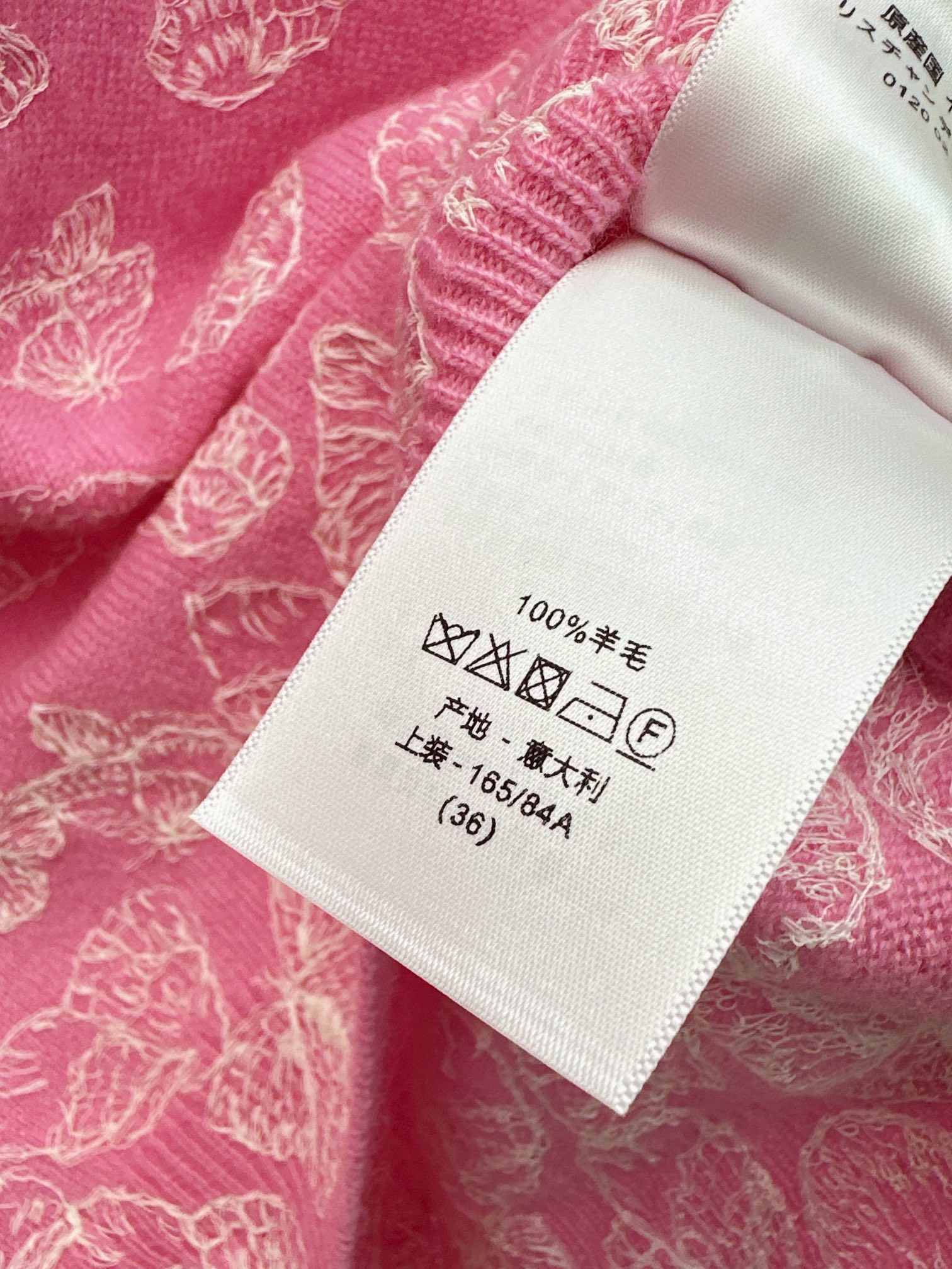 高版本Gu24Ss春夏最新款重磅蝴蝶刺绣短袖针织衫粉色真的太少女心了很难让人不爱定纺超亲肤百分百羊毛纱线