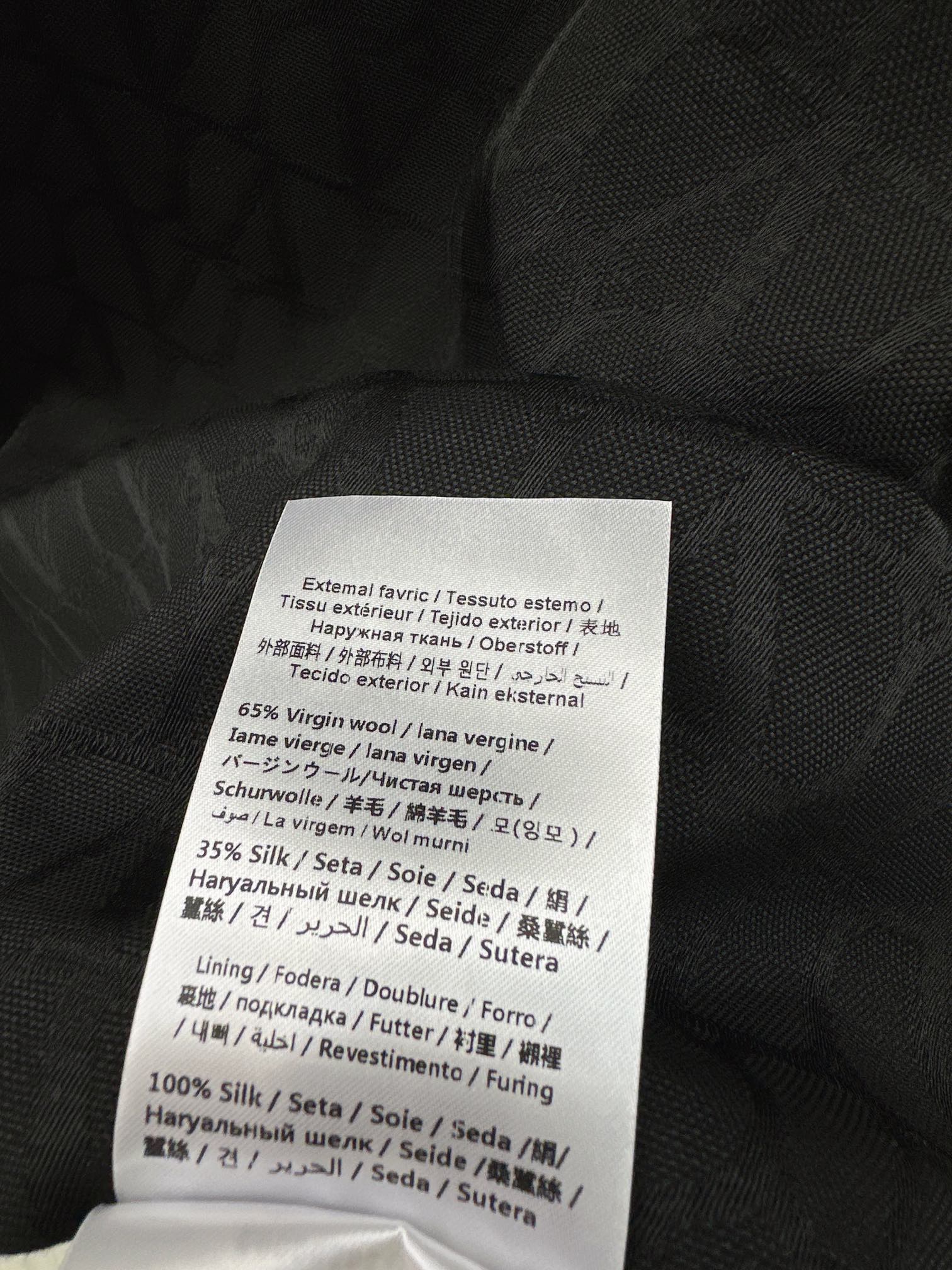 VLTN24Ss春夏最新款字母提花短袖连衣裙原版定制提花面料质感超赞提花气质A字版型上身巨显瘦提花的字母