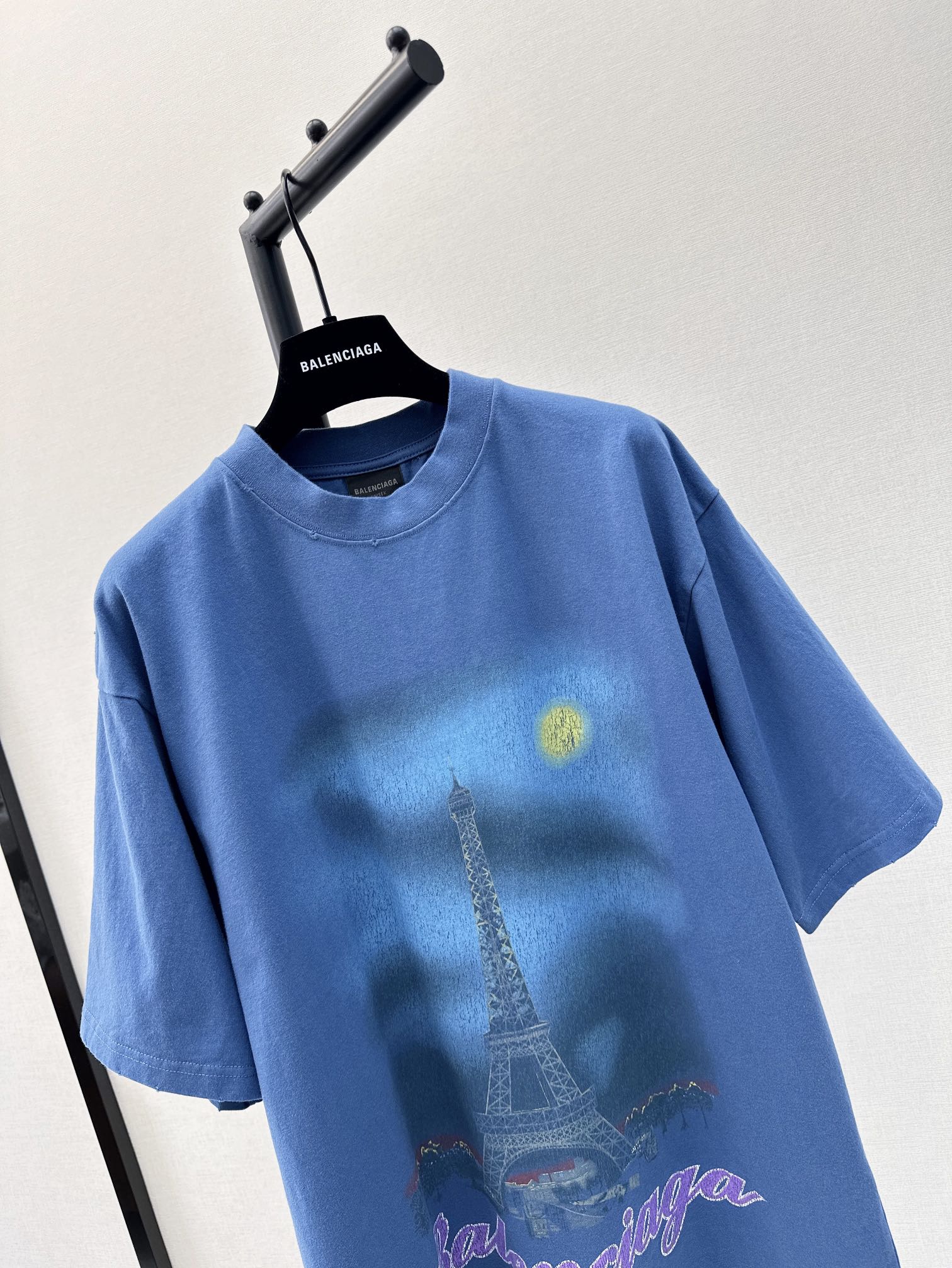 Bal24Ss春夏最新款巴黎埃菲尔铁塔喷墨鸦手绘渐变彩印水洗做旧破坏短袖T恤印花釆用康丽数码直喷成衣洗水