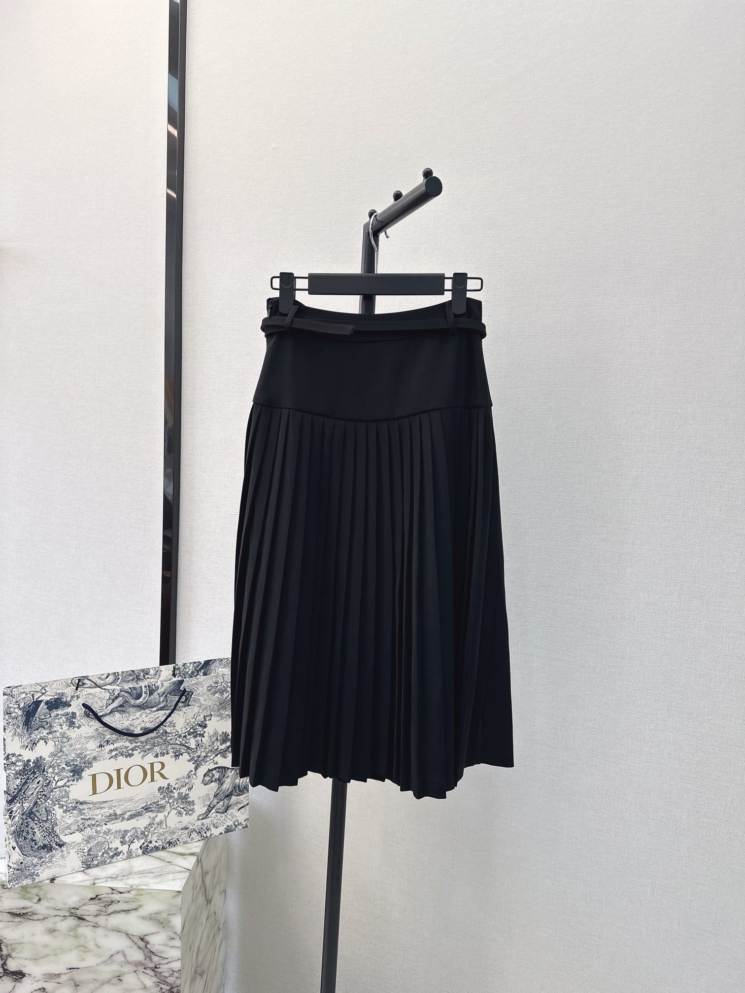 半裙优雅Lady气质CD24Ss春夏最新款极简高级气质套装黑色短款斗篷袖马甲外套+腰带百褶半身裙随性高级