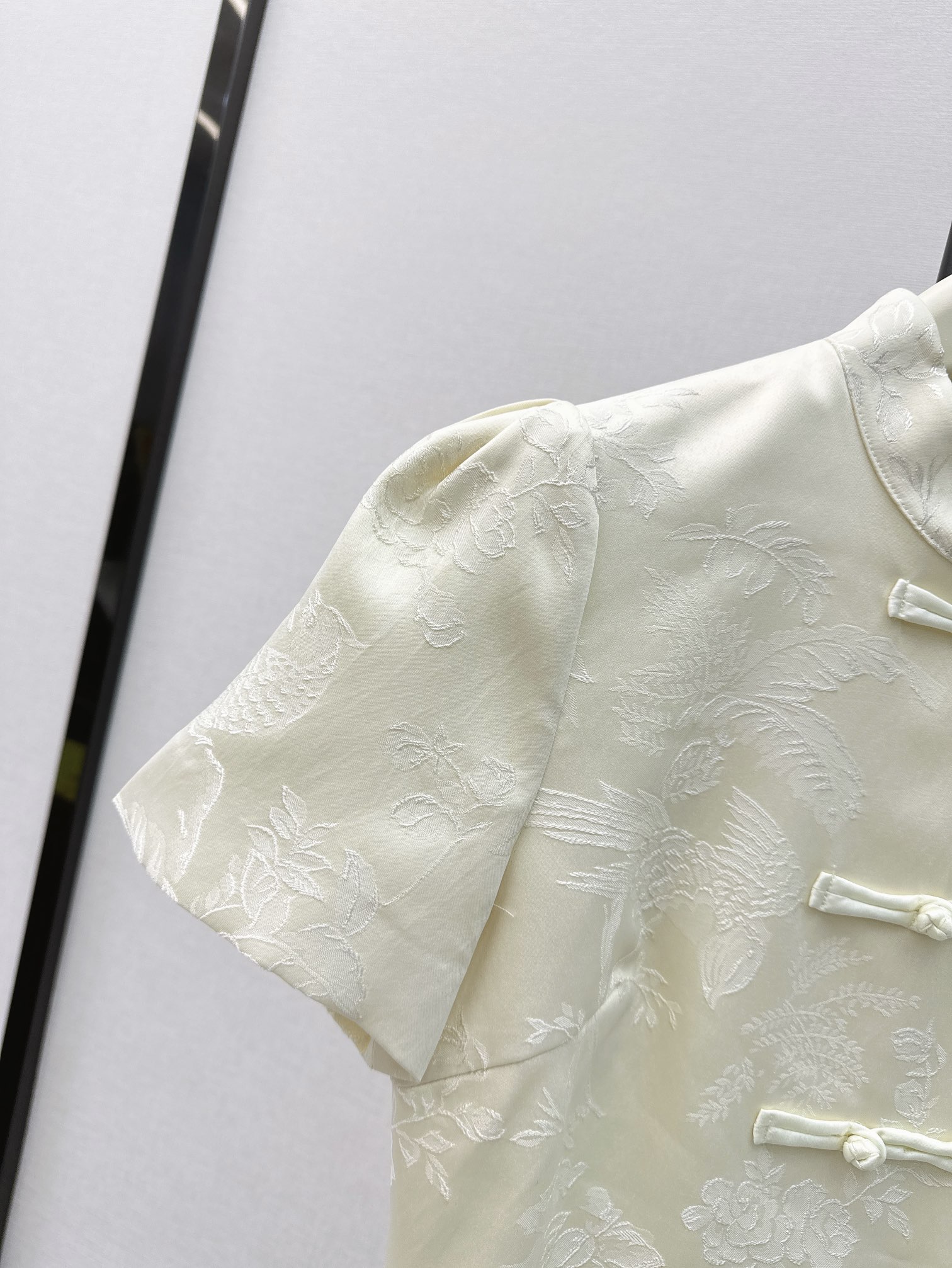 超美的新中式24Ss春夏最新款复古提花连衣裙国风设计感重磅的提花面料图案太美了复古风满满宛如一副画卷真的
