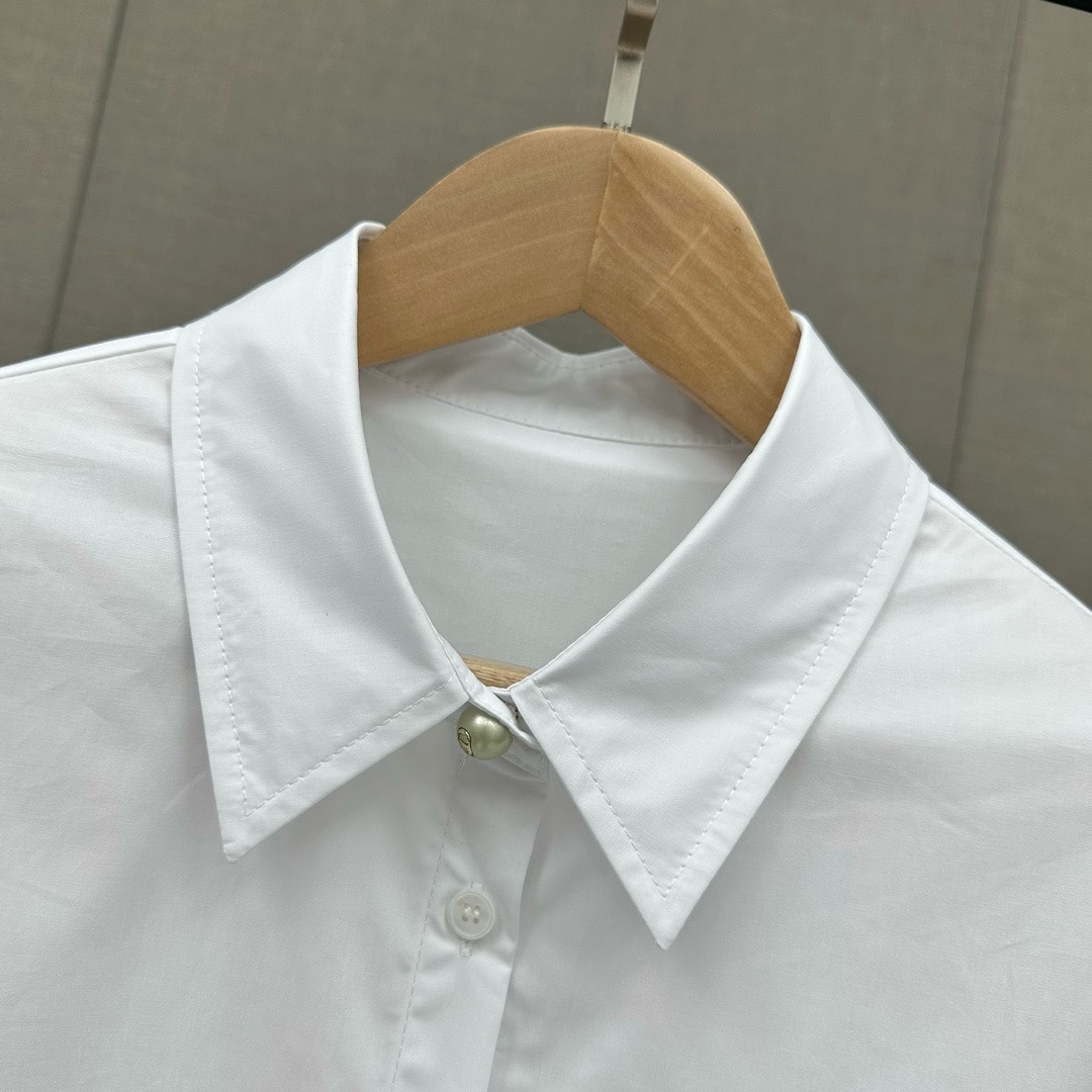 Dio-r小蜜蜂刺绣衬衣+logo半裙小蜜蜂刺绣衬衣白色衬衫即是单穿的时尚美衣亦是作为各种外套的好帮手往