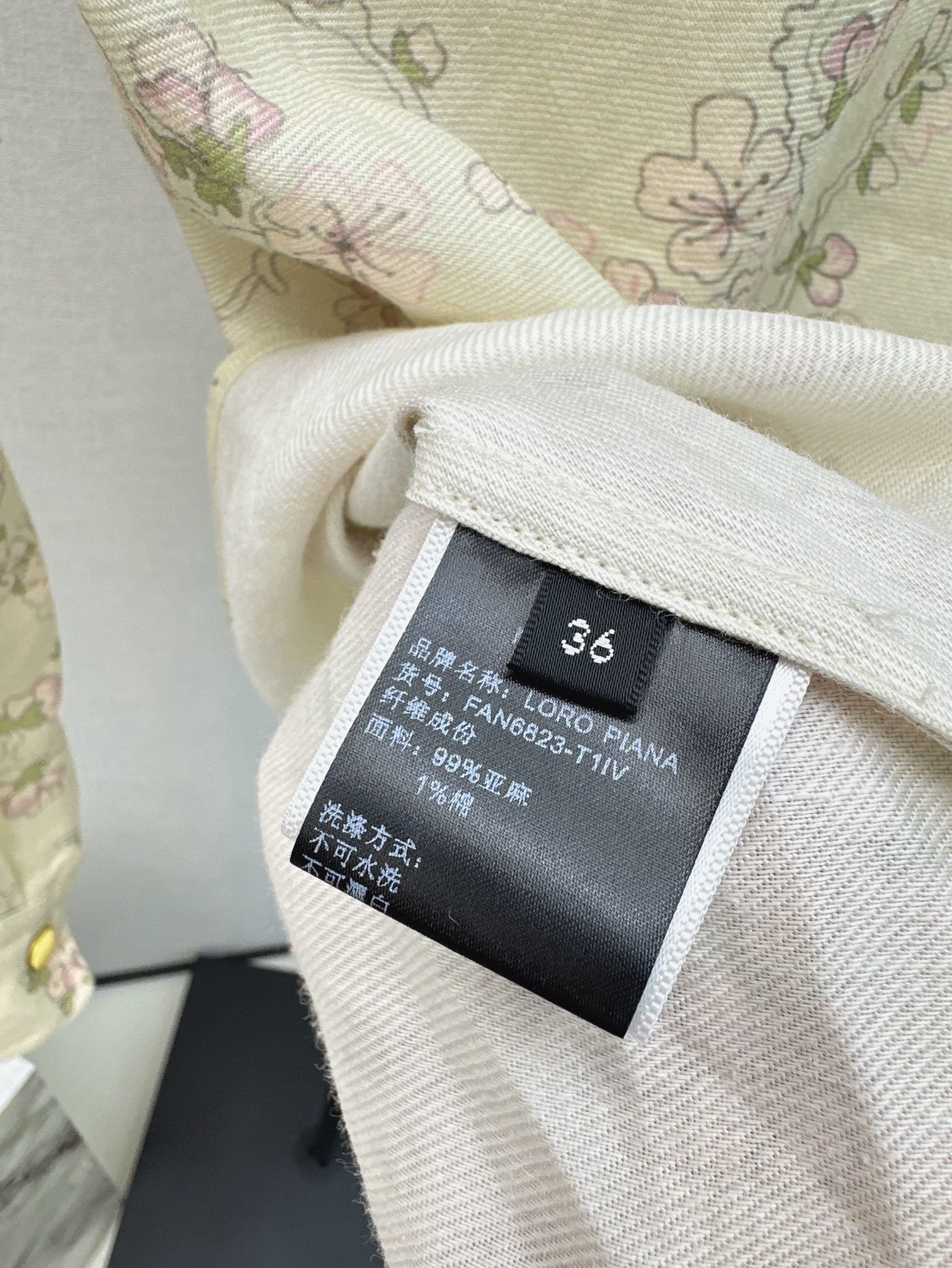 新中式24Ss春夏最新款今年流行的新中式设计感印花衬衫采用立体满身小碎花太美了精致优雅细节感在线浓浓的新