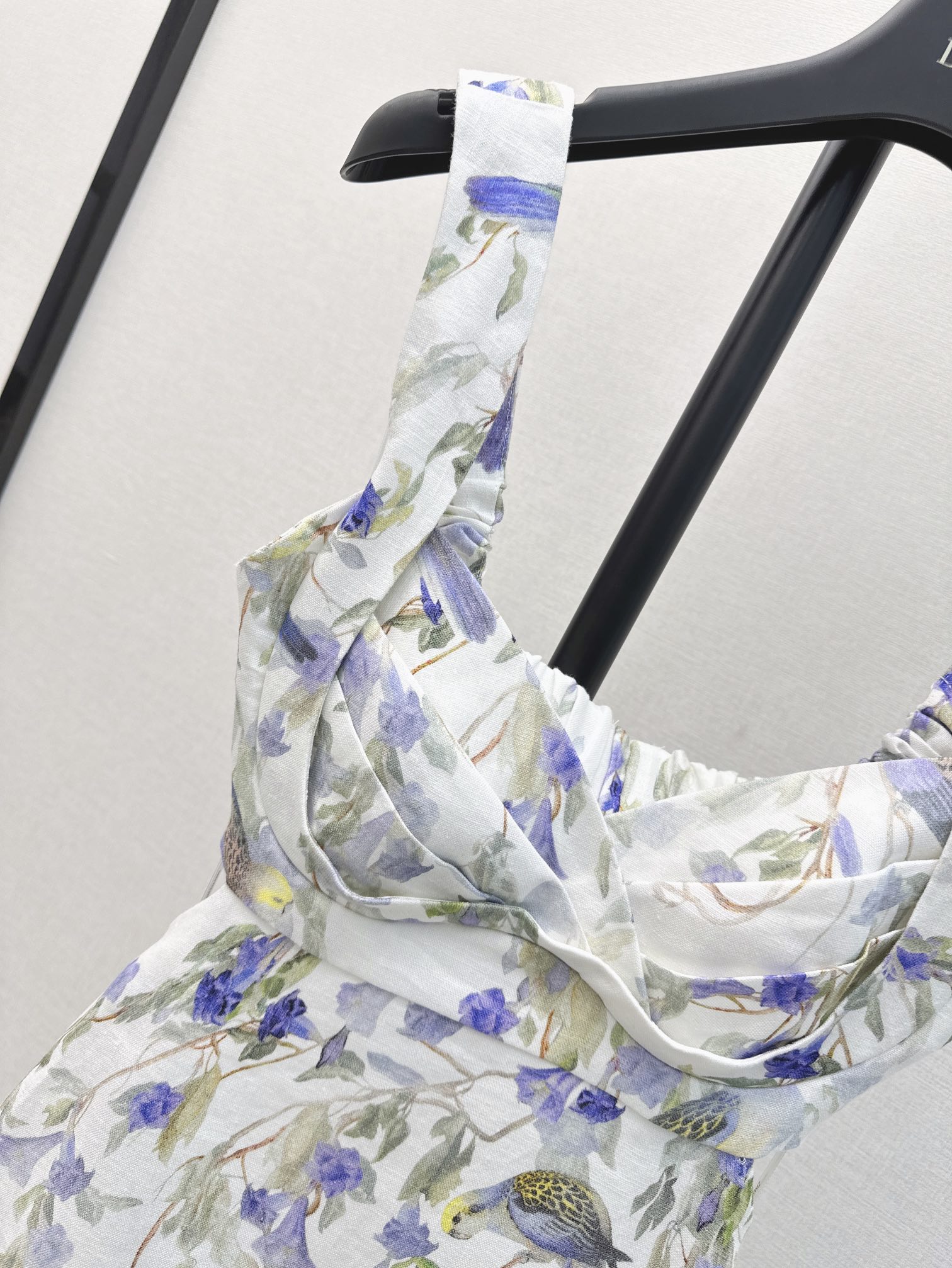 Zim24Ss春夏最新款清新印花裙摆连衣裙淡雅清新的度假风气息浪漫花卉印花图案浪漫优雅的白富美必备单品进