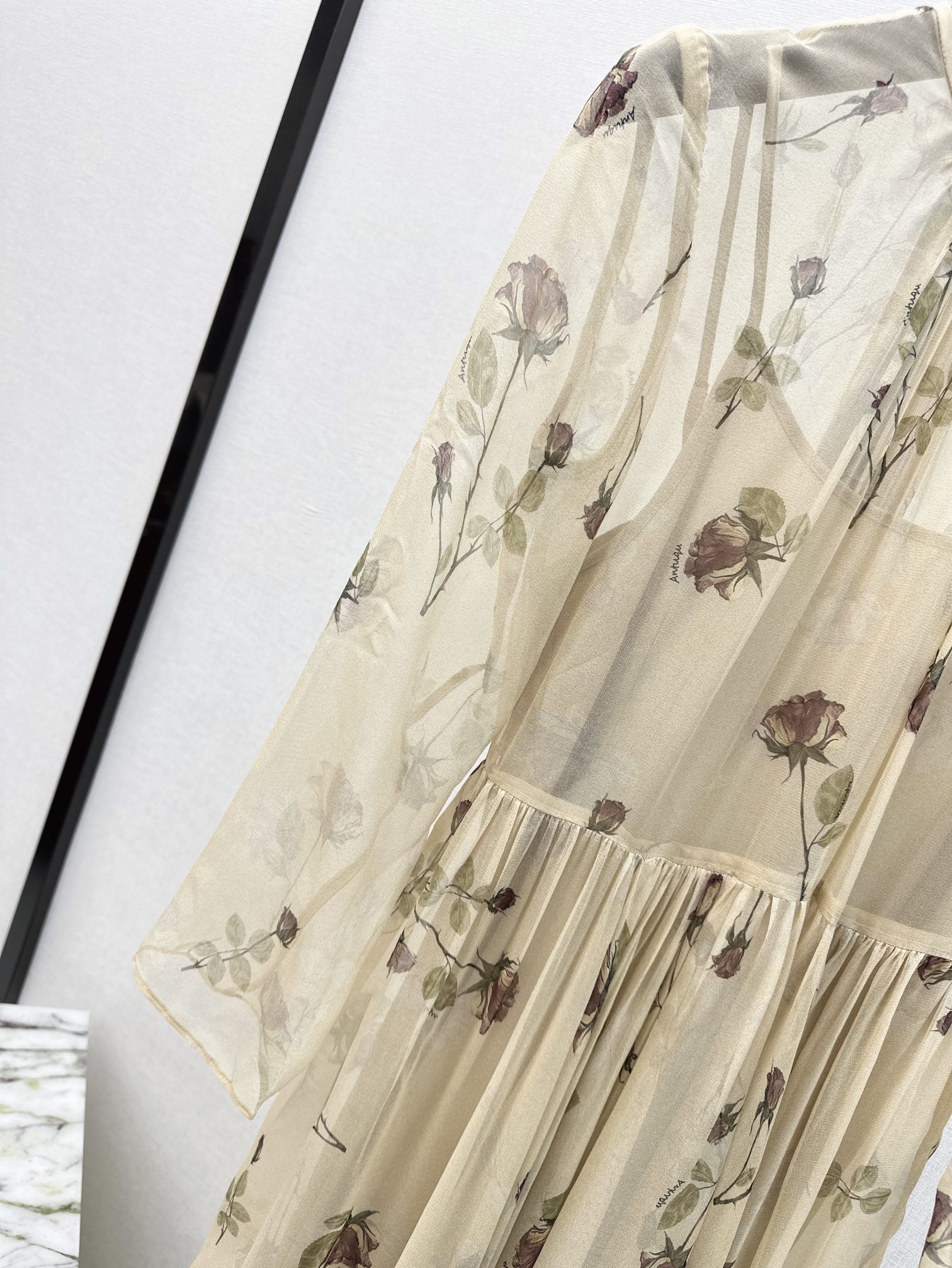 时髦小众设计24Ss春夏最新款高级色调真丝连衣裙百分百真丝双绉面料舒适怡人的唯美飘逸低调奢华气质优雅斗篷
