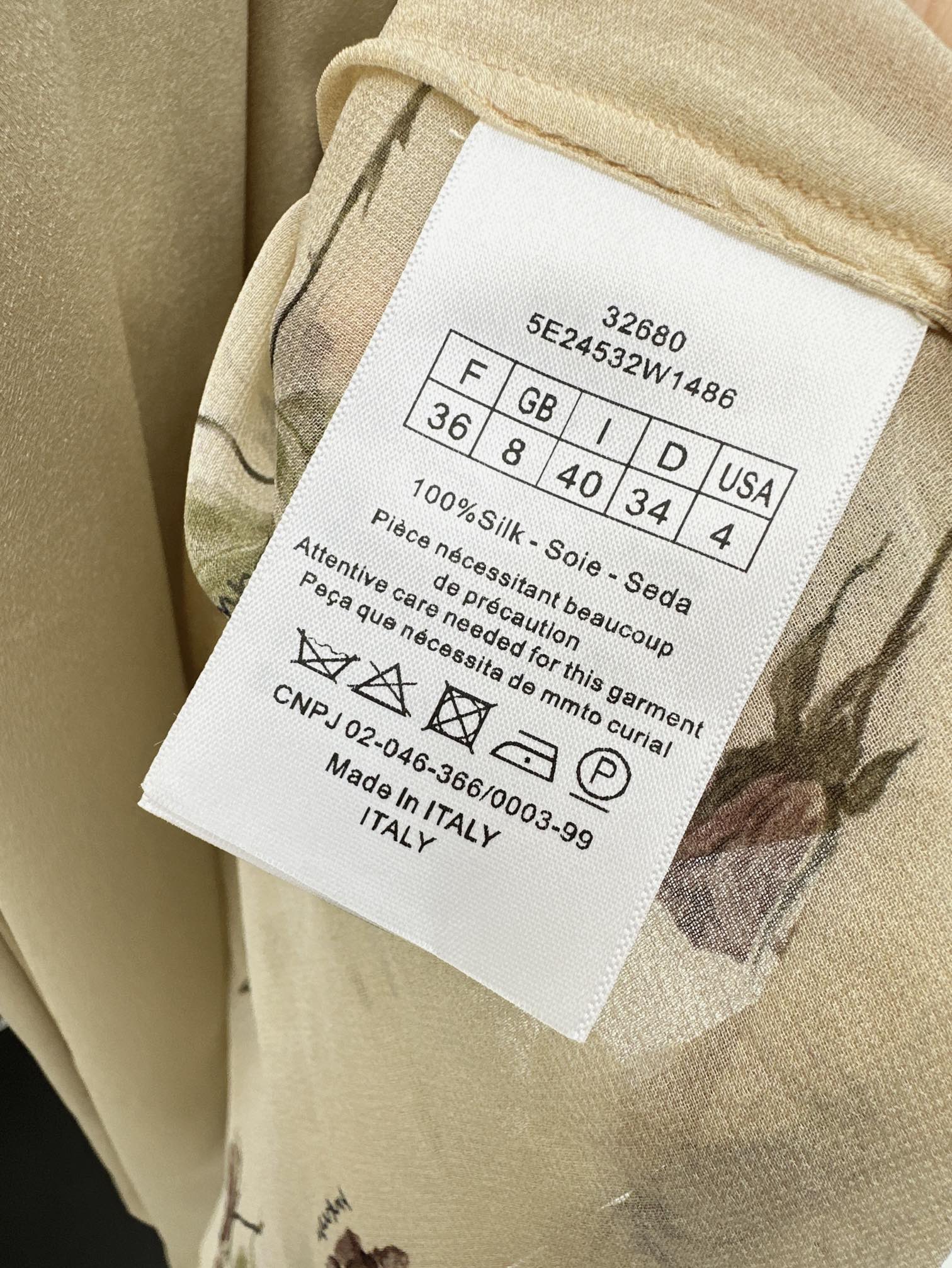 时髦小众设计24Ss春夏最新款高级色调真丝连衣裙百分百真丝双绉面料舒适怡人的唯美飘逸低调奢华气质优雅斗篷