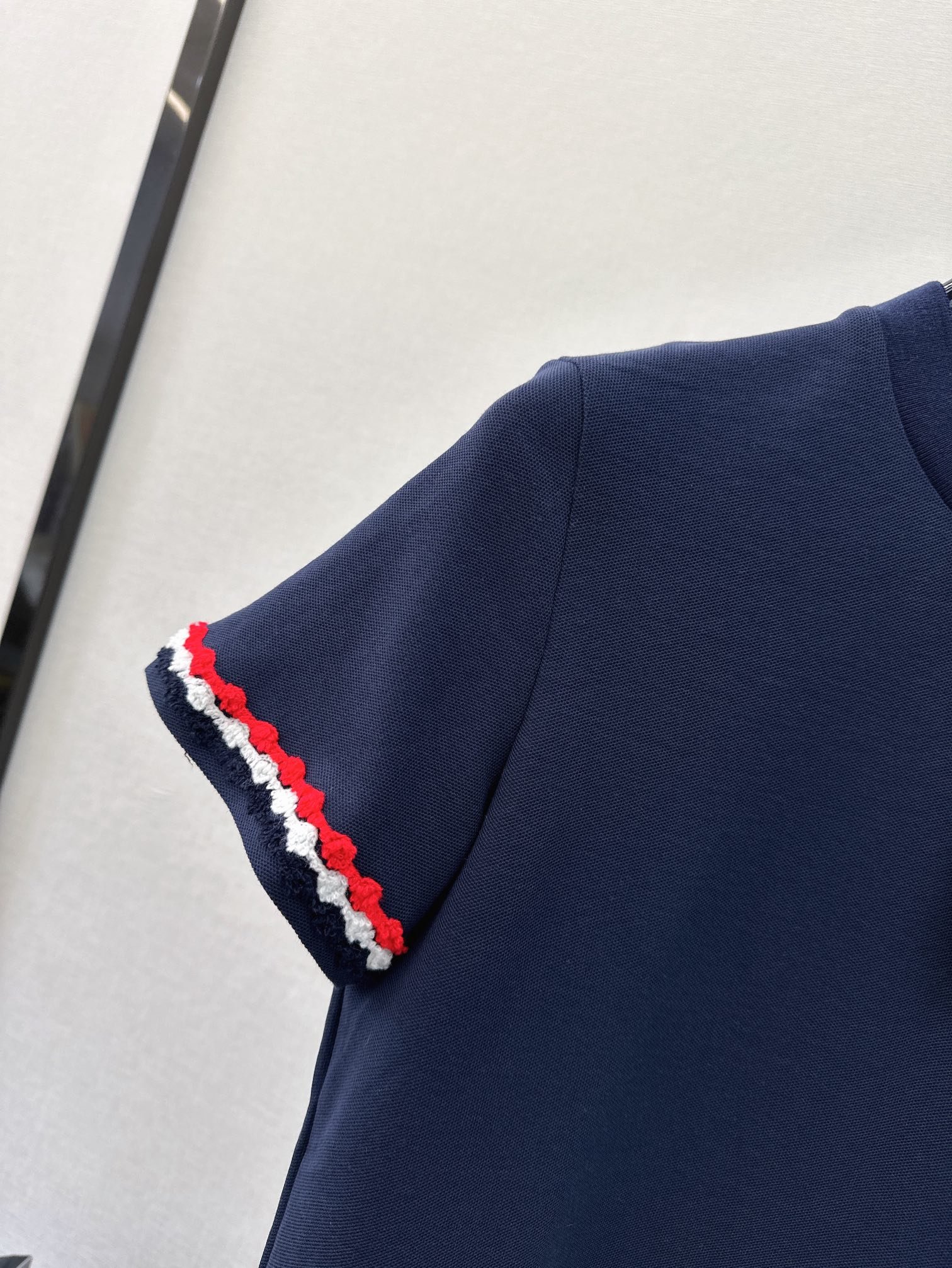 TB24Ss春夏最新款减龄学院风撞色织带设计短袖T恤原版定制螺纹全棉材质背后领口tb标低调高级上身减龄又