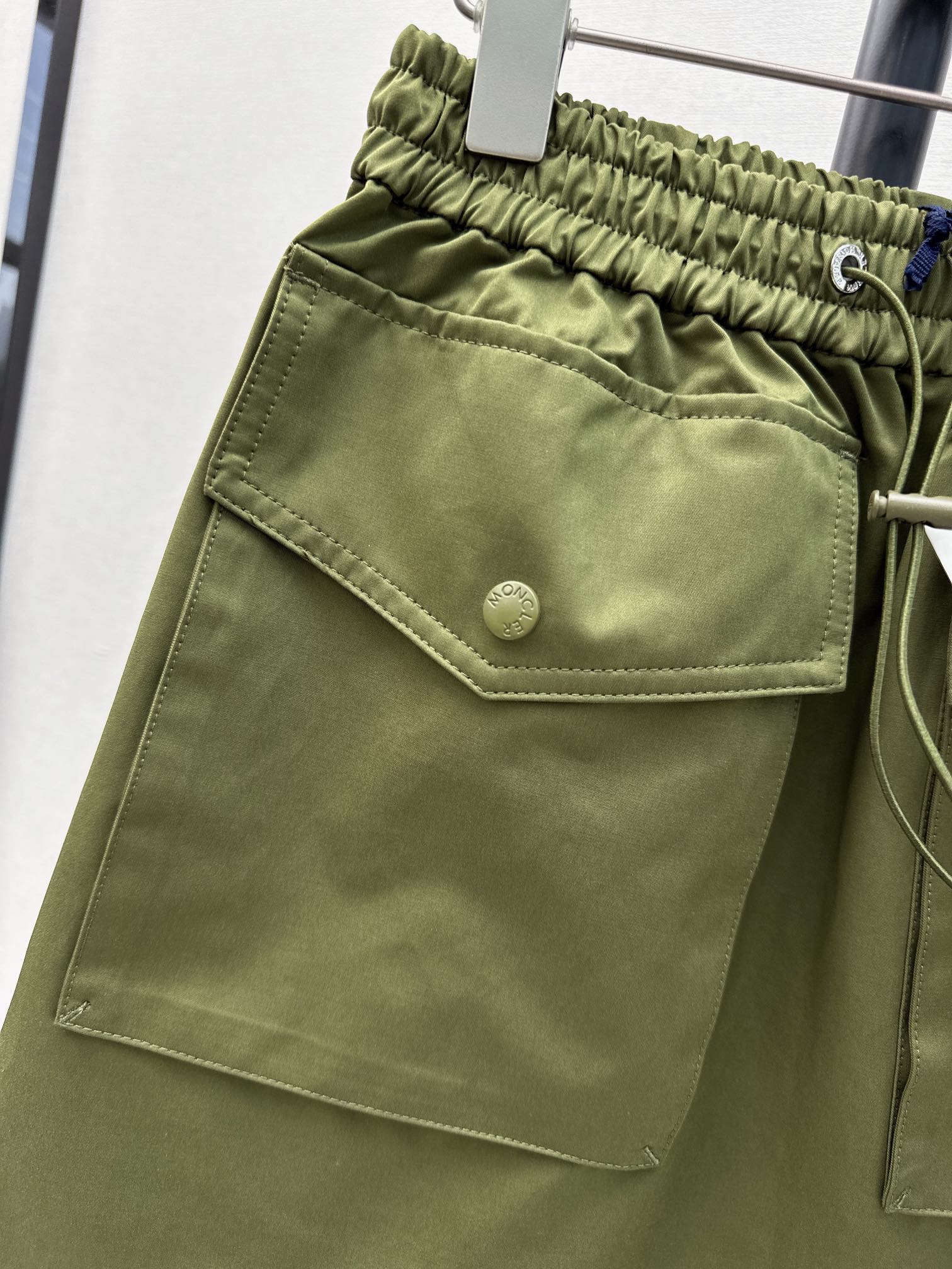 原单品质Mc24Ss春夏最新款工装口袋小半裙松紧腰设计气质少女风减龄又时髦单品定制五金配件低调奢华经典版