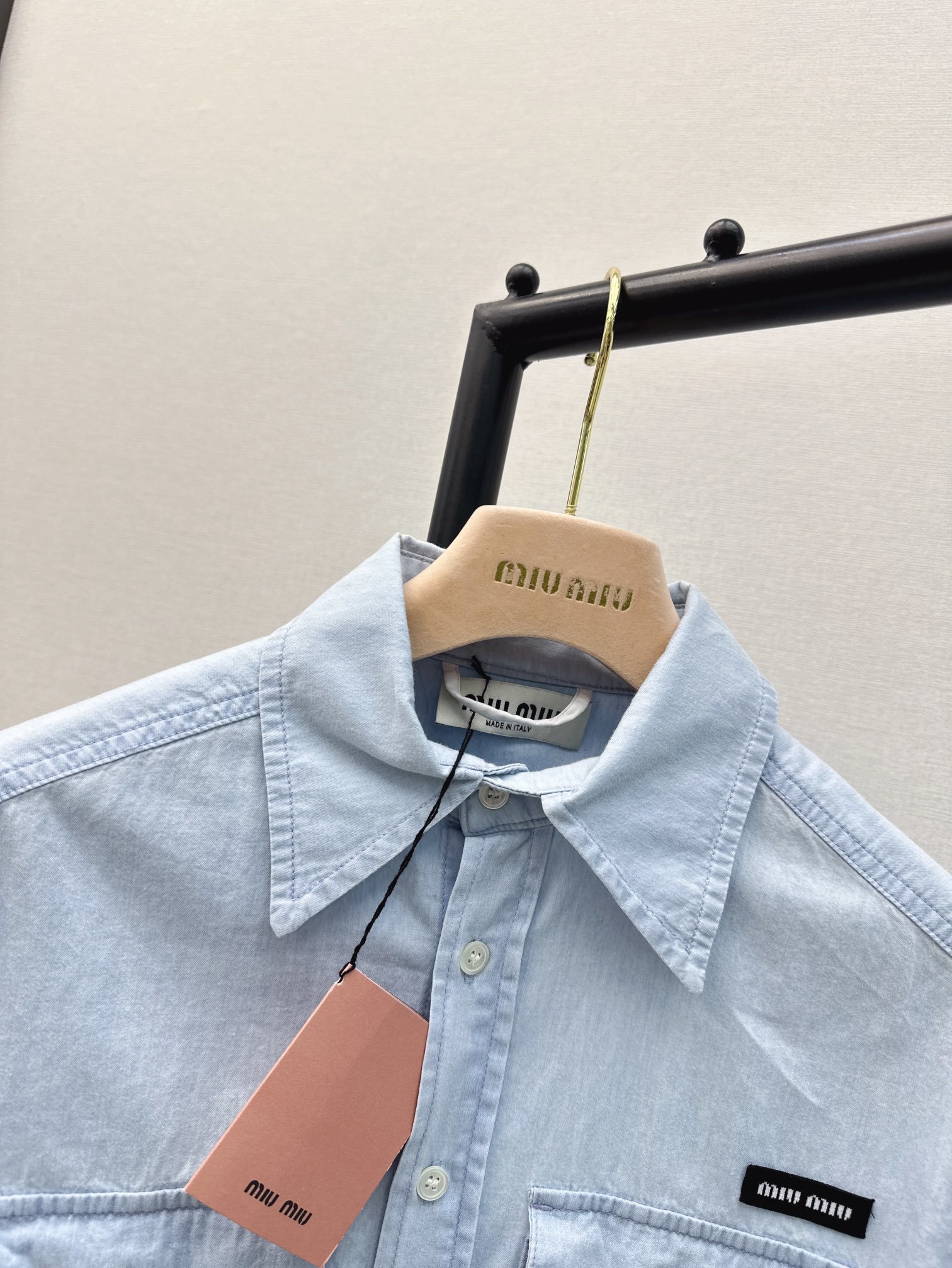 Miu24Ss春夏最新款复古酵素洗水高级牛仔衬衫可以当防晒衣的百搭外套外搭两穿设计时髦又高级可甜可盐气质