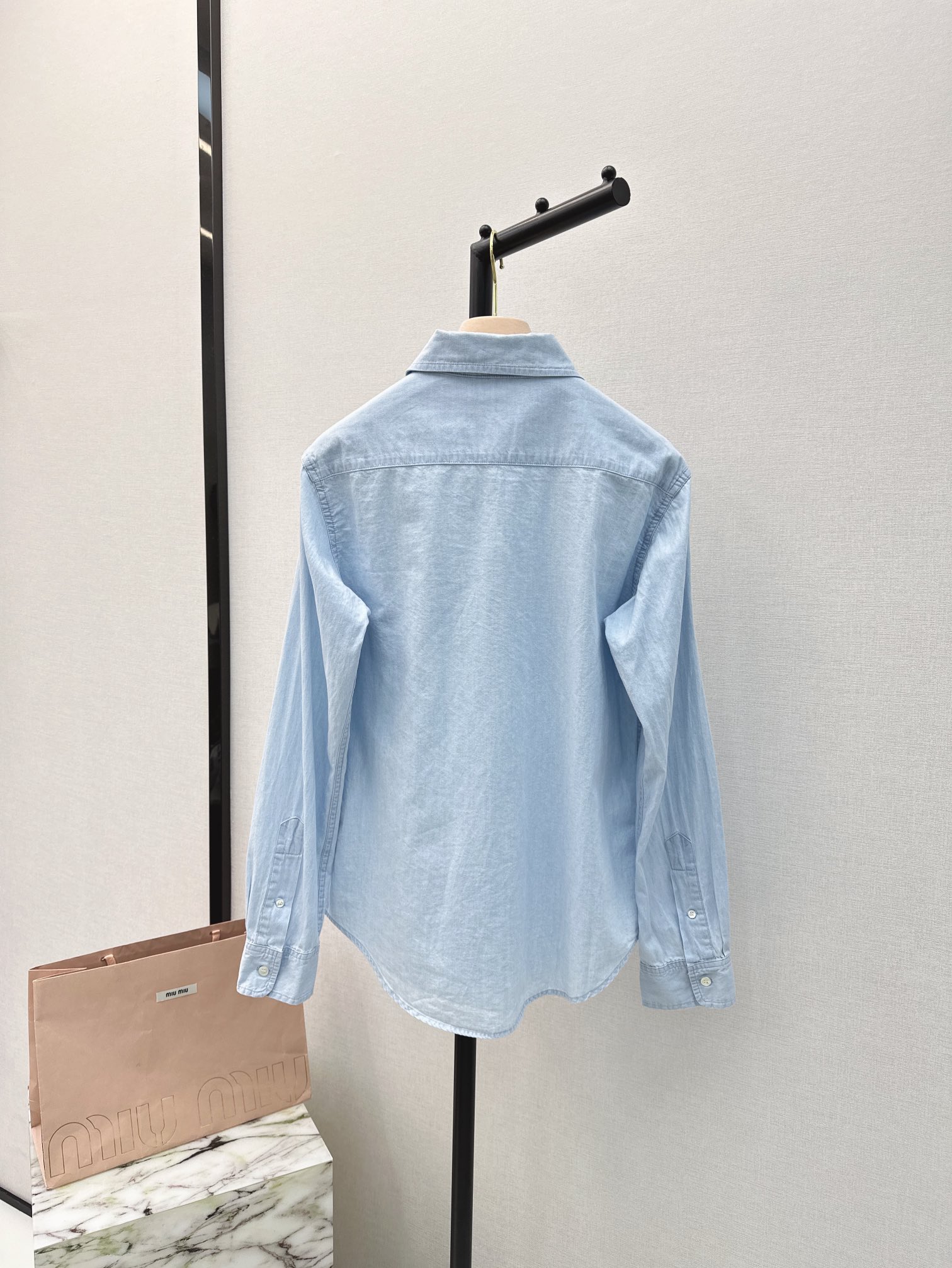 Miu24Ss春夏最新款复古酵素洗水高级牛仔衬衫可以当防晒衣的百搭外套外搭两穿设计时髦又高级可甜可盐气质