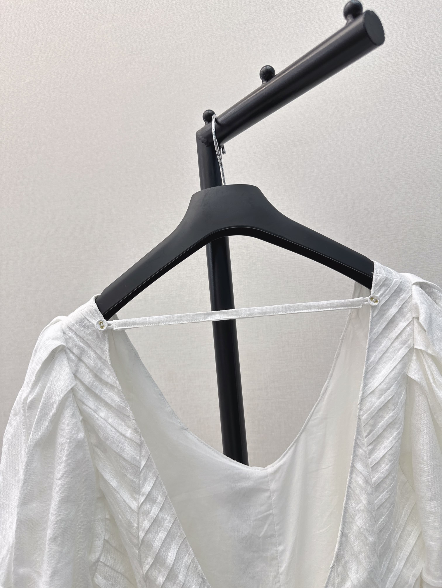 时髦小众设计24Ss春夏最新款清新长款连衣裙重磅整件打褶工艺淡雅清新的度假风气息浪漫优雅的白富美必备单品
