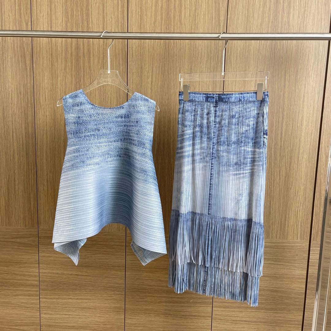 Issey Miyake Abbigliamento Canotta Blu