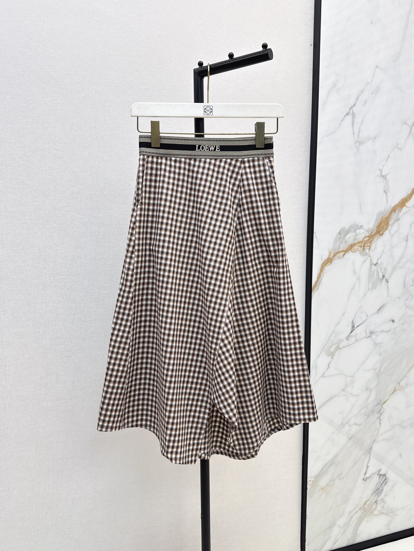 NO:307397,A set of shirt skirt pattern Loe 24Ss———The latest autumn and winter Yang Mi’s style suit with the same slit back with bow shirt   irregular cut-and-piece skirt. The fashionable outfit is easy to wear. A set of matching looks good in capital, which looks tall and hides flesh. The shirt and skirt have their own design sense. A must-have for fashionable essence. It is also very versatile when paired separately. Three colors are developed. SML is available in stock, loewe, skirts, shirts, alexander wang19860909衬衫半裙纹一套搭配 Loe 24Ss————秋冬最新杨幂同款套装后背开叉系蝴蝶结衬衫 不规则裁片拼接半裙 时髦的穿搭轻松Get 一套搭配大写的好看 很显高又藏肉 衬衫和半裙各自有设计感 时髦精必备 分开搭配也很百搭 三色分开发 现货发售sml,,loewe,skirts,shirts,alexander wang,Women's clothing