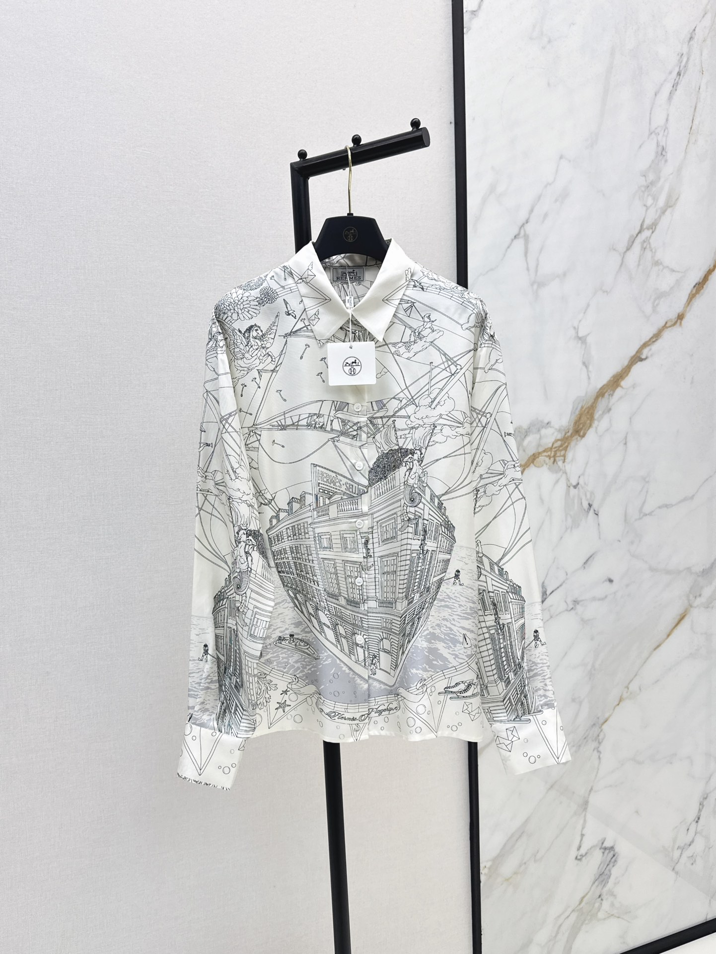 NO:441738,Her 24Ss———The latest cruise party series of autumn and winter, silk scarf printed silk shirts 100% silk twill texture, elegant small lapels casual and generous, beautiful color matching, full positioning printing super high-end, loose style is not picky for people, super slim, two colors are on sale in stock, sml, shirts, real silk, alexander wang19860909Her 24Ss————秋冬最新款邮轮派对系列丝巾印花真丝衬衫百分百真丝斜纹绸质感超赞 气质小翻领随性大方 绝美配色全定位印花超高级 宽松版型不挑人上身超显瘦 两色现货发售sml,,shirts,real silk,alexander wang,Women's clothing