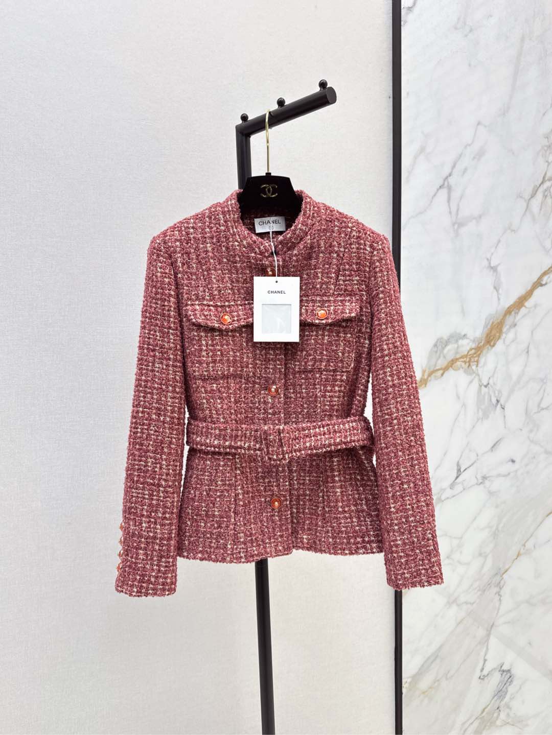 NO:295430,High-end and white C home 25Ss————The latest stand-up collar braided jacket in early spring makes people fall in love with temperament. This looks really hard to grasp every girl. It is definitely a royal product. It uses customized braided tape fabric with buttons in the same color. It is very high-end and exquisite. Royal blue is rare. It will not be the same and versatile. Texture is online. SML is available in stock, chanel, jackets & coats, alexander wang19860909高级又显白 C家 25Ss————早春最新款立领编织外套让人一眼沦陷的气质 这个颜值真的狠狠拿捏每个女孩 绝对是王炸单品 采用定制编织带面料搭配同色系扣子 很高级 非常精致 宝蓝色很少见 不会撞衫并且百搭 质感在线 一色现货发售sml,,chanel,jackets & coats,alexander wang,Women's clothing