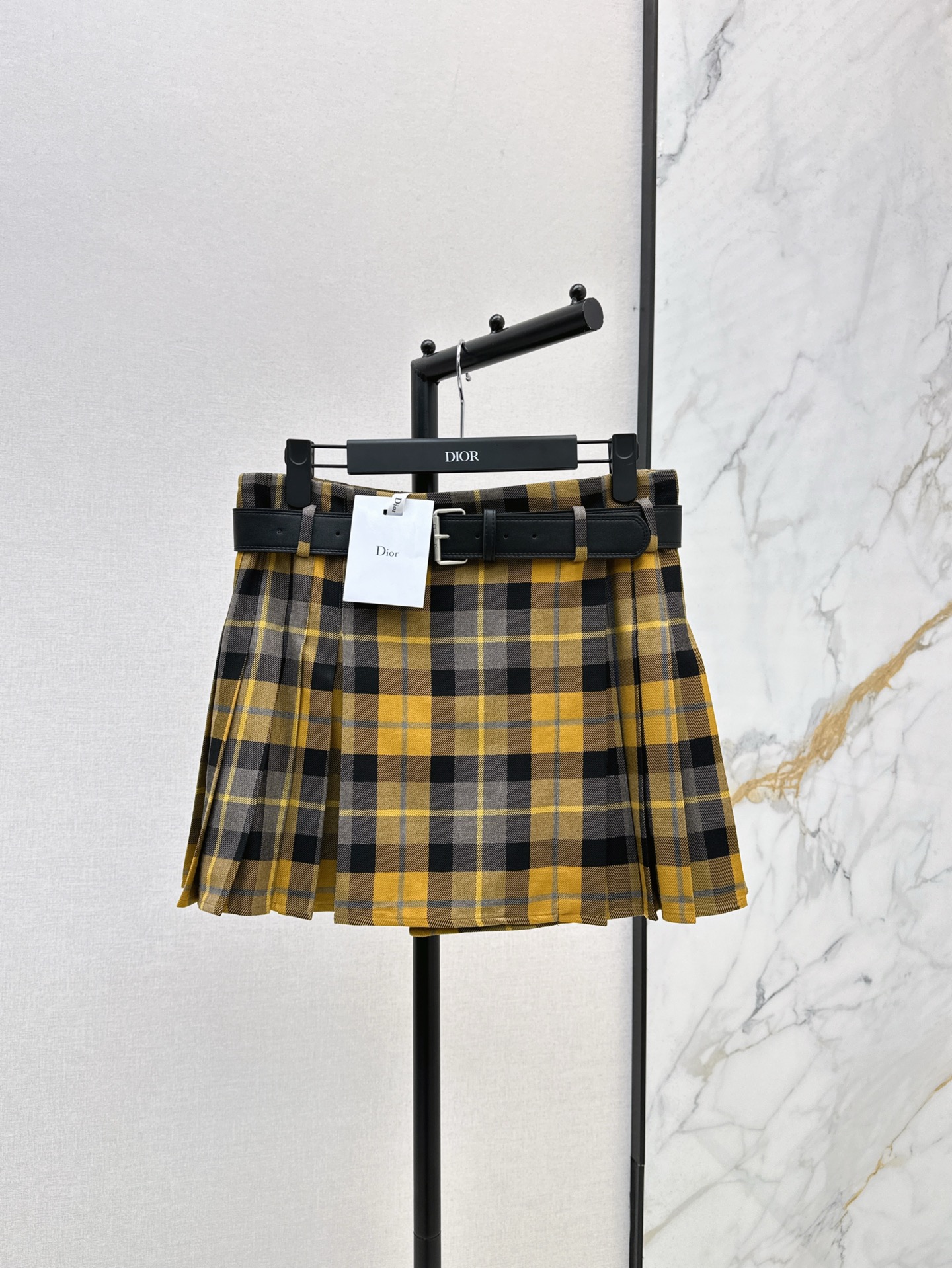 NO:297521,CD 25Ss———The latest Scottish-style patterned belt pleated skirt in early spring. The exquisite and compact pleated skirt is fashionable and eye-catching. The upper body shows the proportion of the legs. It leaps to avoid weaknesses and covers the flesh to make you look slimming. Sweet and elegant temperament. A must-have item for dates and parties. The upper body reduces age and shows temperament. One-color spot sml, skirts, alexander wang19860909CD 25Ss———早春最新款苏格兰风格纹系列腰带百褶半裙 精致小巧百褶裙时髦吸睛 上身很显腿部比例 扬长避短遮肉显瘦 甜美优雅气质 约会聚会必备单品 上身减龄又显气质 一色现货发售sml,,skirts,alexander wang,Women's clothing