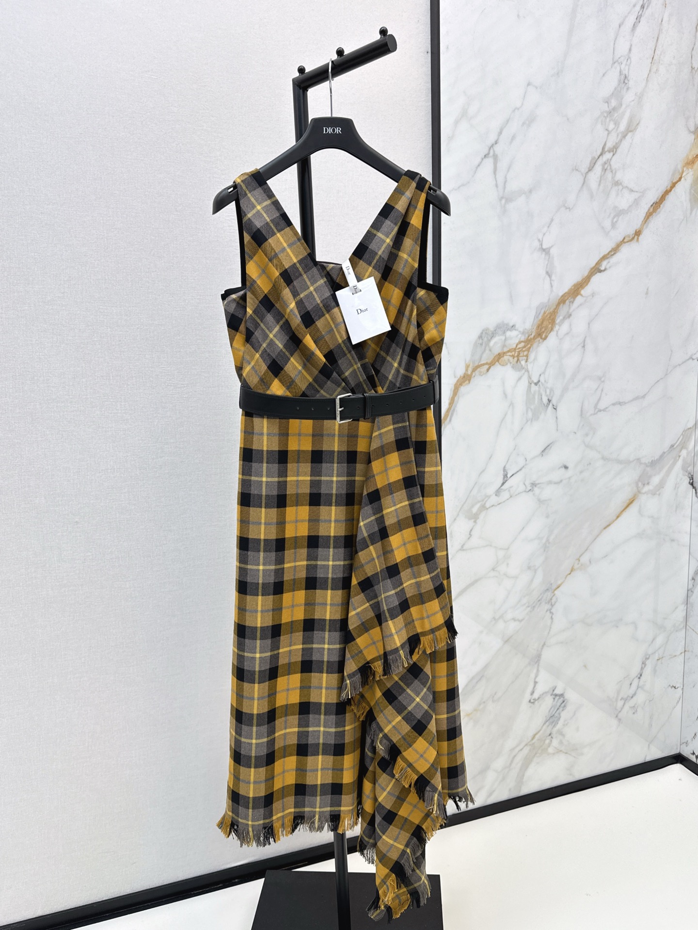 NO:297558,CD 25Ss—————The latest retro plaid wool vest dress skirt with hem hand-pulling tassel craftsmanship, oblique wool edge irregular skirt design, elegant temperament and texture, waist belt decoration, layered upper body and slimming flesh, full tone, full color, single color on sale, sml, skirts, alexander wang19860909CD 25Ss————早春最新款复古格纹羊毛背心连衣裙裙摆手工拔毛流苏工艺 斜毛边不规则裙摆设计 优雅气质显质感 腰部腰带装饰 上身有层次感并且藏肉显瘦 腔调感十足 一色现货发售sml,,skirts,alexander wang,Women's clothing