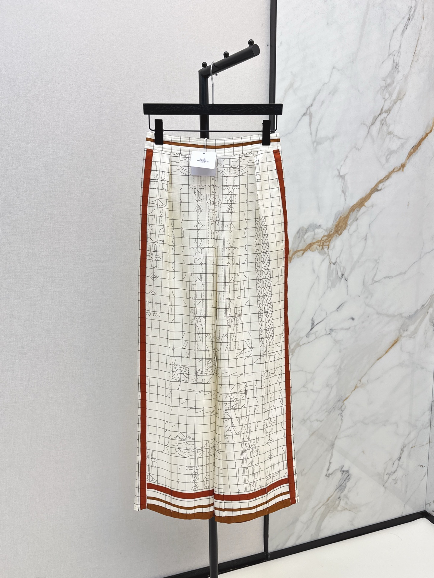 NO:310100,Her 25Ss—————The latest printed silk wide-leg straight-leg pants in early spring 100% silk twill texture is excellent, temperament toothpick line pleated straight-leg pants, casual and generous ~~ Beautiful color matching full positioning print is super high-end, the style is not picky for people, the upper body is super slim, two colors are on sale in stock smlxl 9,, real silk, alexander wang19860909Her 25Ss————早春最新款印花真丝阔腿直筒裤百分百真丝斜纹绸质感超赞 气质牙签线压褶直筒裤型 随性大方～～绝美配色全定位印花超高级 版型不挑人上身超显瘦 两色现货发售smlxl 9,,real silk,alexander wang,Women's clothing