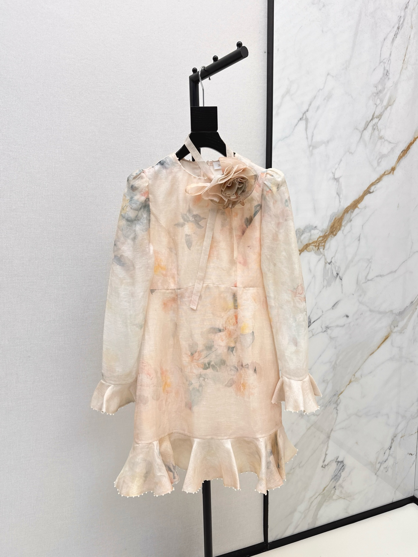 NO:298823,Exclusive first release Zimmen-M 25Ss————The latest linen printed dress in early spring, elegant and fresh vacation style, elegant floral pattern, three-dimensional waist-hugging style, romantic and elegant white and rich beauty essentials, imported linen printed fabric, one color is available in stock smlxl,, skirts, alexander wang19860909独家首发 Zimmen-M 25Ss———早春最新款亚麻印花连衣裙淡雅清新的度假风气息 优雅花卉图案 立体收腰版型 浪漫优雅的白富美必备单品 进口亚麻印花面料 一色现货发售smlxl,,skirts,alexander wang,Women's clothing