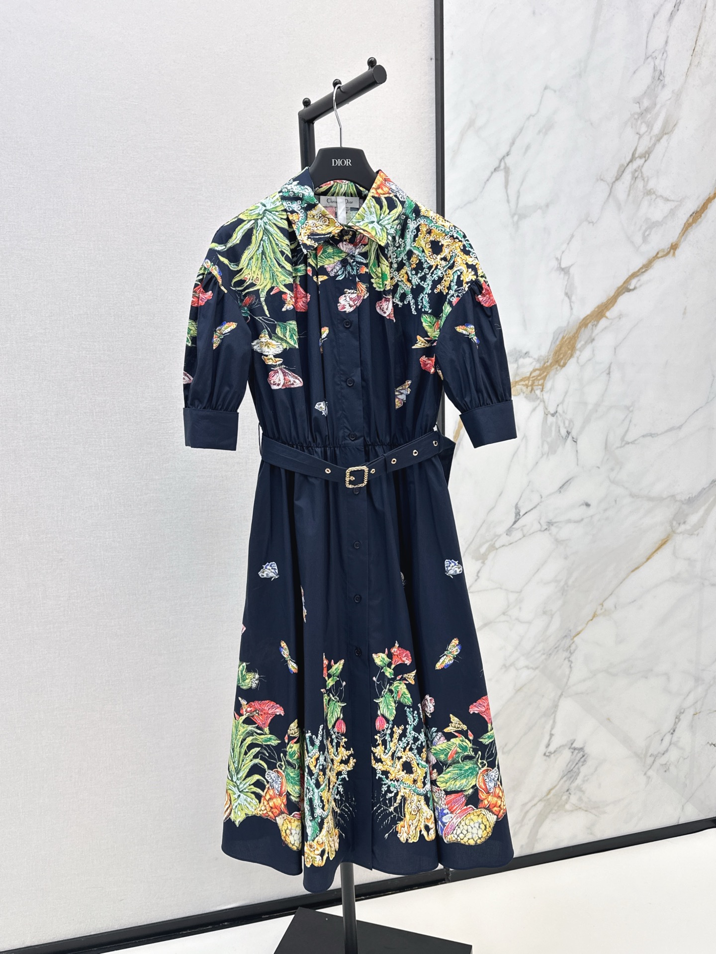 NO:298836,CD 25Ss———The latest jungle print pattern dress in early spring, three-dimensional slim fit and slim, very fashionable, custom belt at waist, elegant and fashionable upper body, high waistline style cut, lengthen body proportions, very recommended item, not picky at all, two colors are available for sale in stock, sml, skirts, alexander wang19860909CD 25Ss———早春最新款丛林印花图案连衣裙立体修身剪裁巨显瘦 非常的洋气复古 腰间定制腰带搭配 上身优雅又时尚 搭配高腰线版型剪裁 拉长身材比例 非常推荐的一款单品 完全不挑人 两色现货发售sml,,skirts,alexander wang,Women's clothing