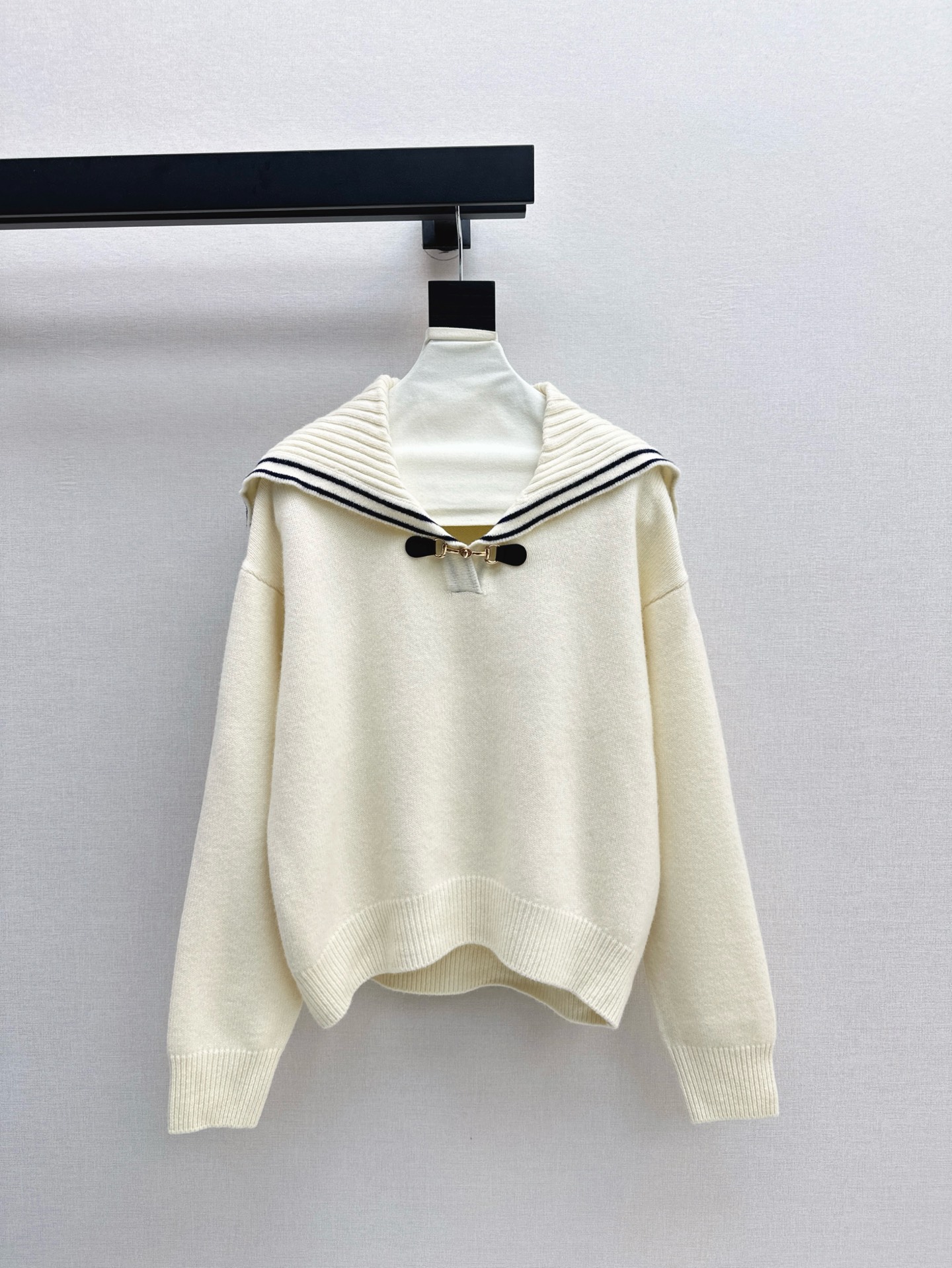 NO:298796,Exclusive Gu 25Ss————The latest style of early spring atmosphere is full of knitted sweaters, retro and fashionable European and American style~ Full of high-end feel, loose style, visually modify the body proportions~Imported jacquard wool fabric color matching~~Easy to grasp the autumn and winter atmosphere!  Two colors spot sale sml, sweaters, alexander wang19860909独家款 Gu 25Ss————早春最新款氛围感拉满针织毛衣复古时髦的欧美风～ 满满的高级感 宽松版型 视觉上修饰身材比例～进口机提花羊毛面料配色～～轻松拿捏秋冬氛围感！ 两色现货发售sml,,sweaters,alexander wang,Women's clothing