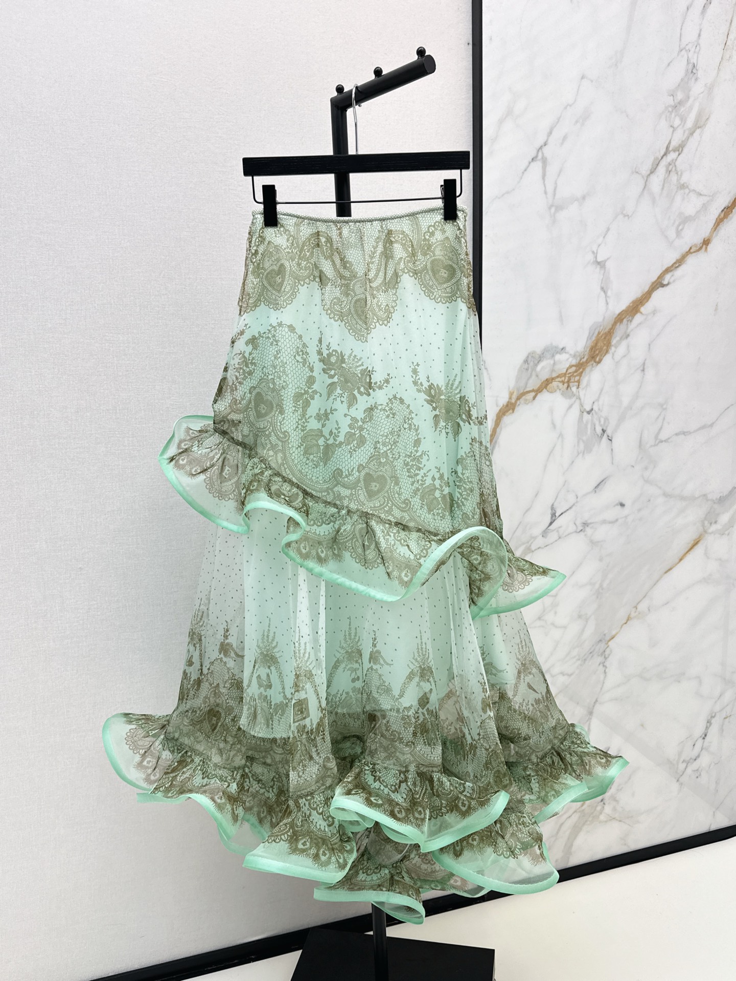 NO:298787,Exclusive first release of top skirt Zimmen-M 25Ss————The latest Wizard of Oz set in early spring Cape top   upper fishtail skirt Elegant and fresh vacation style Elegant floral pattern Three-dimensional waist-hugging style Romantic and elegant white and rich beauty essentials Imported silk fabric One-color spot sale smlxl, skirts, real silk, alexander wang19860909上衣半裙独家首发 Zimmen-M 25Ss———早春最新款绿野仙踪套装 斗篷上衣 上层鱼尾半裙 淡雅清新的度假风气息 优雅花卉图案 立体收腰版型 浪漫优雅的白富美必备单品 进口真丝面料 一色现货发售smlxl,,skirts,real silk,alexander wang,Women's clothing