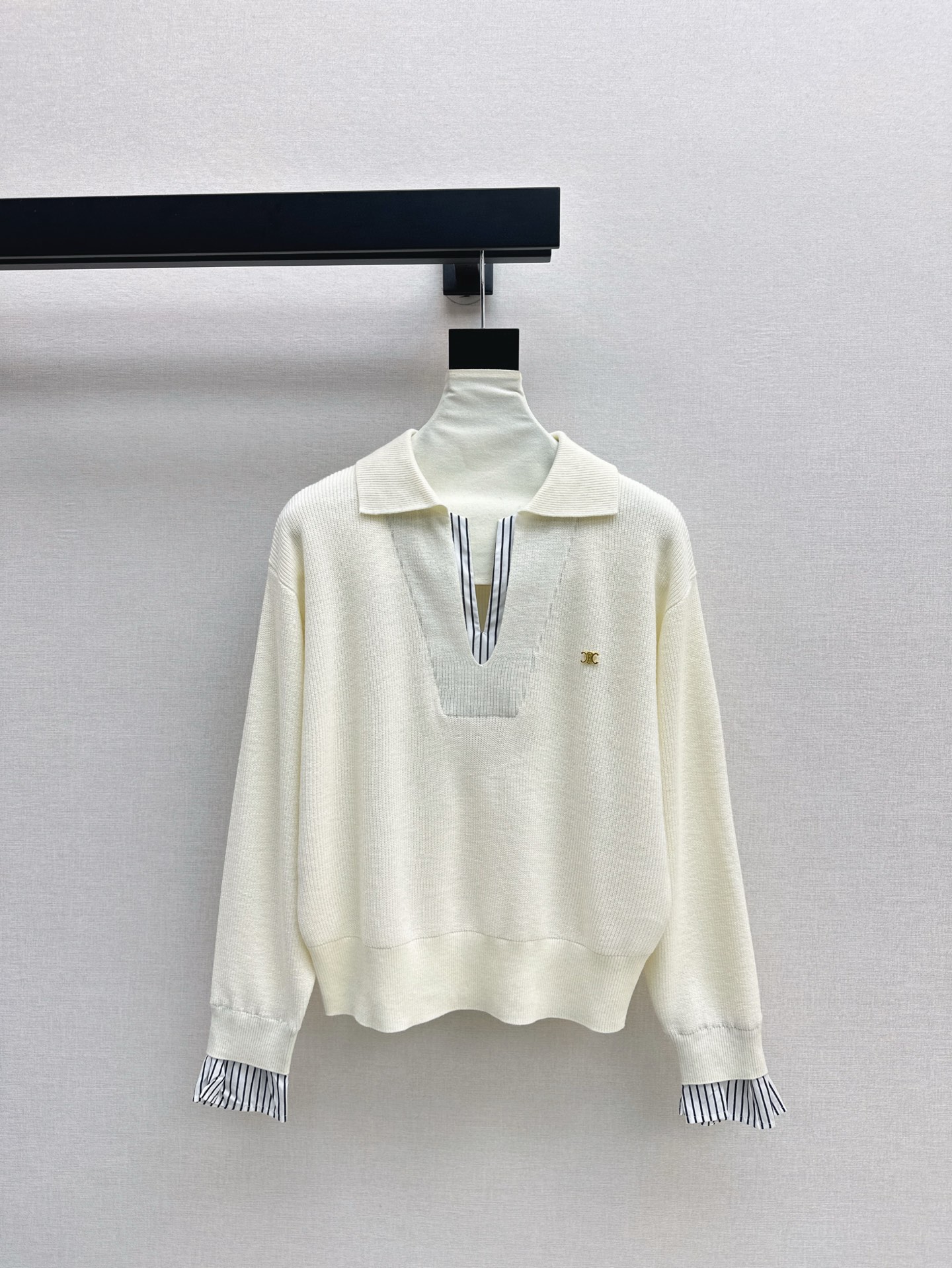 NO:298795,Exclusive model ~CE 25Ss————The latest model of early spring splicing knitted fake two-piece sweater. The versatile and elegant design sense is contrasting color layered and full of high-end feeling. Paired with various jeans, half group of lazy and casual. Three-color spot sml, jeans, sweaters, alexander wang19860909独家款～CE 25Ss———早春最新款拼接针织假两件毛衣 百搭气质的设计感撞色叠穿高级感满满 搭配各种牛仔裤半群慵懒随性 三色现货发售sml,,jeans,sweaters,alexander wang,Women's clothing