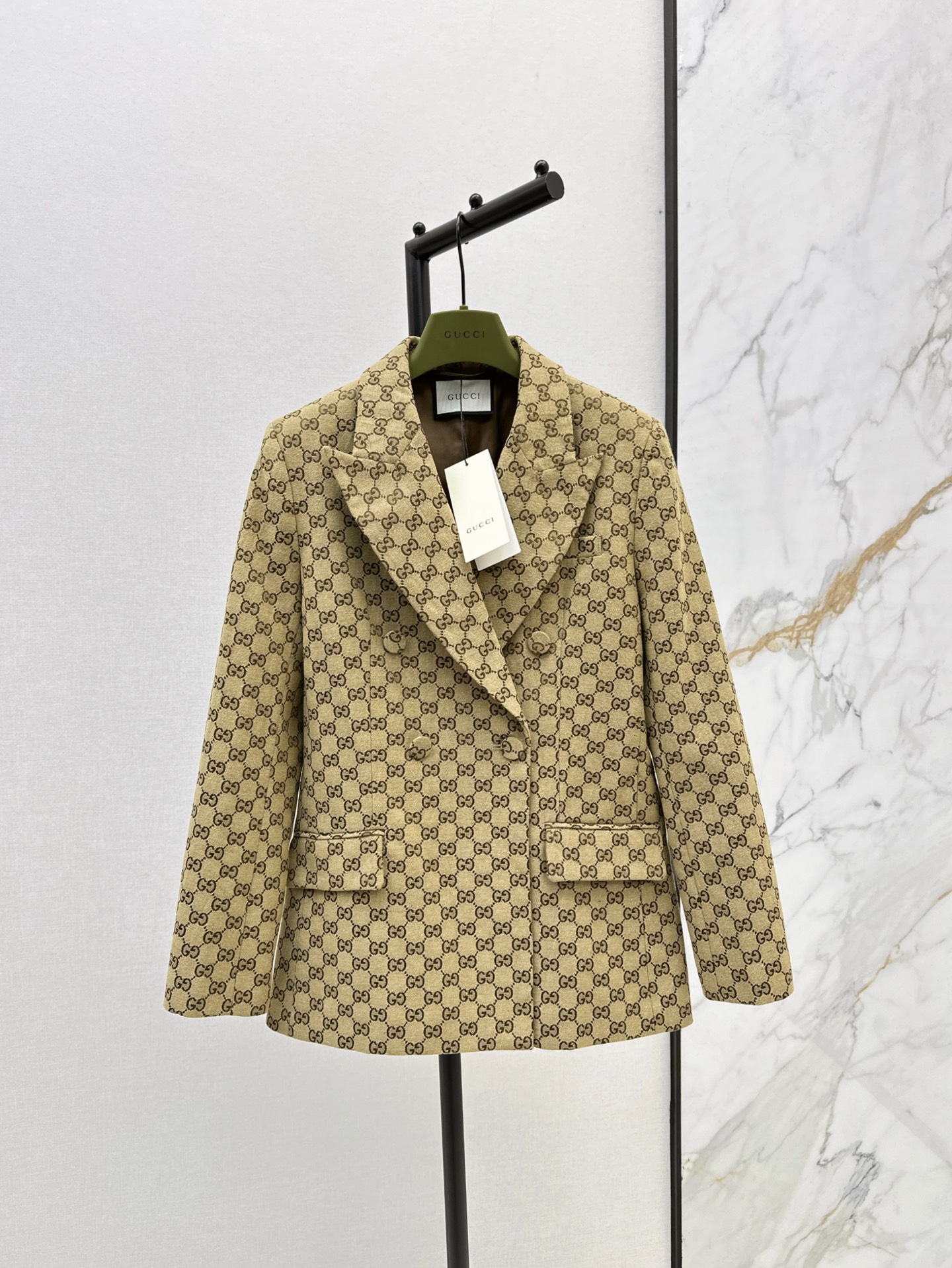 NO:313964,Retro casual series Gu 25Ss—————The latest model of early spring gg jacquard suit jacket customized double G jacquard fabric, high-end gray series, full of design, with a retro and fashionable feeling, recommended daily wear, eye-catching and age-reducing and elegant, one-color spot-on sml,, jackets & coats, business suit, alexander wang19860909复古休闲一系列 Gu 25Ss————早春最新款gg提花西装外套定制双G提花面料 高级灰色系 充满设计感 带有一种复古时髦感 日常穿着很推荐 吸睛减龄又显气质 一色现货发售sml,,jackets & coats,business suit,alexander wang,Women's clothing